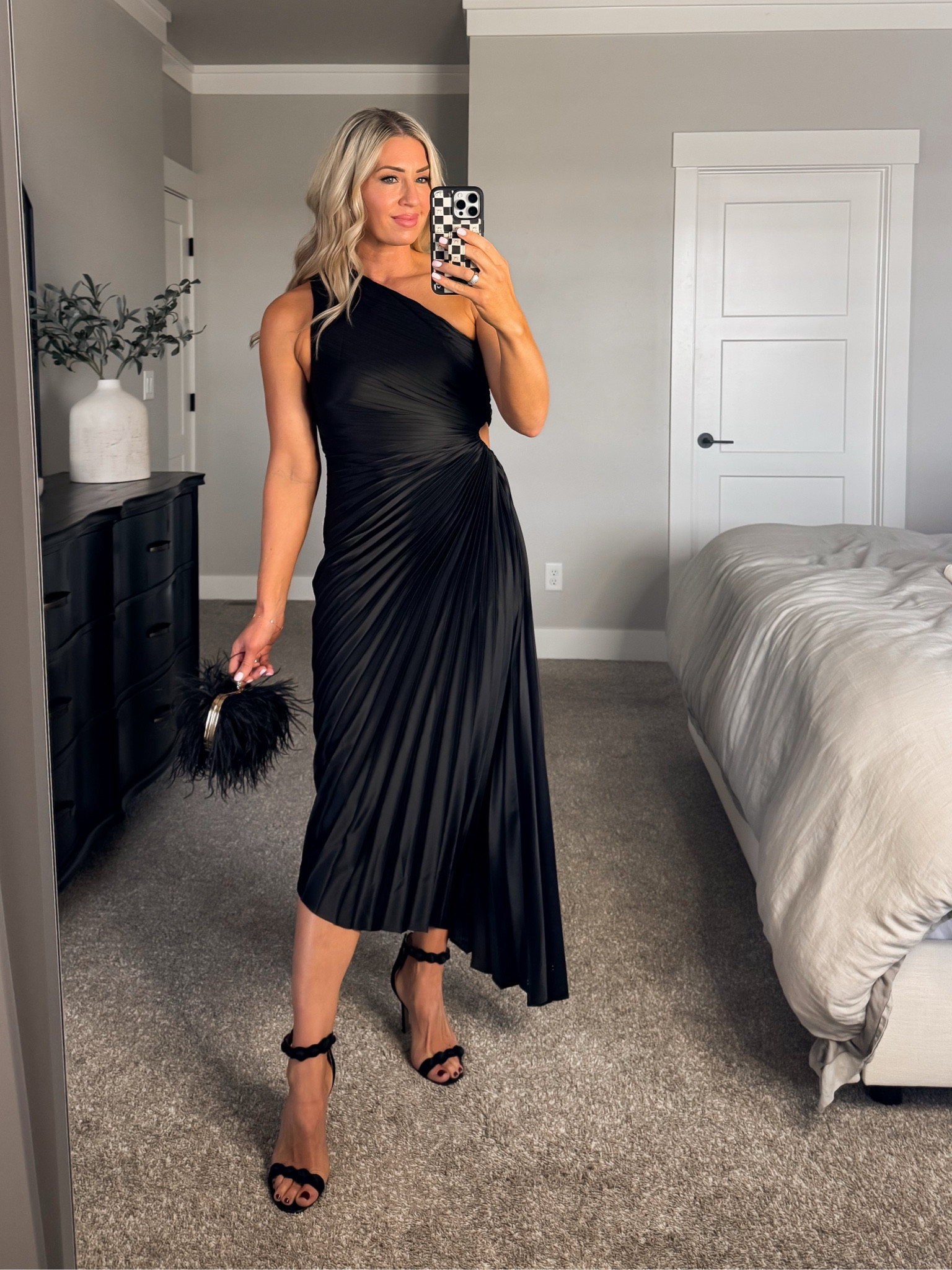 Holiday dress idea 
Holiday outfit 
Vici Dolls 
If in between sizes due to the bust, go up one size 

#LTKHoliday #LTKFindsUnder100 #LTKStyleTip