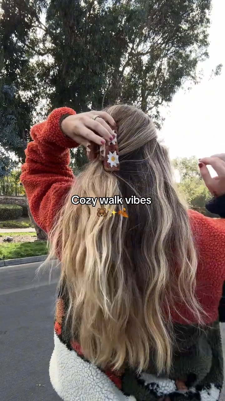 Cozy walk vibes 🍂