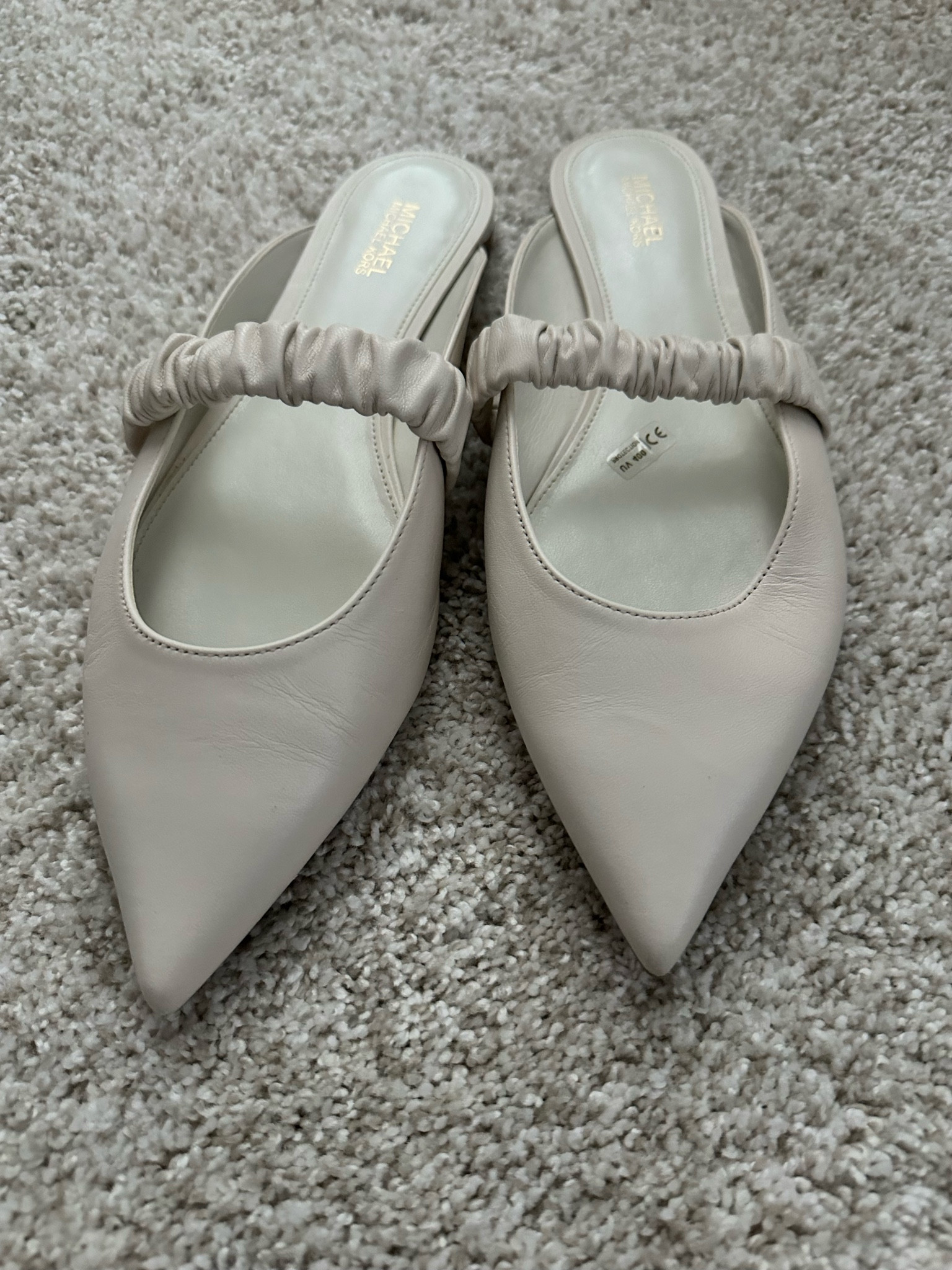 Size 7.5 white leather mules  

#LTKshoecrush #LTKfindsunder100 #LTKstyletip