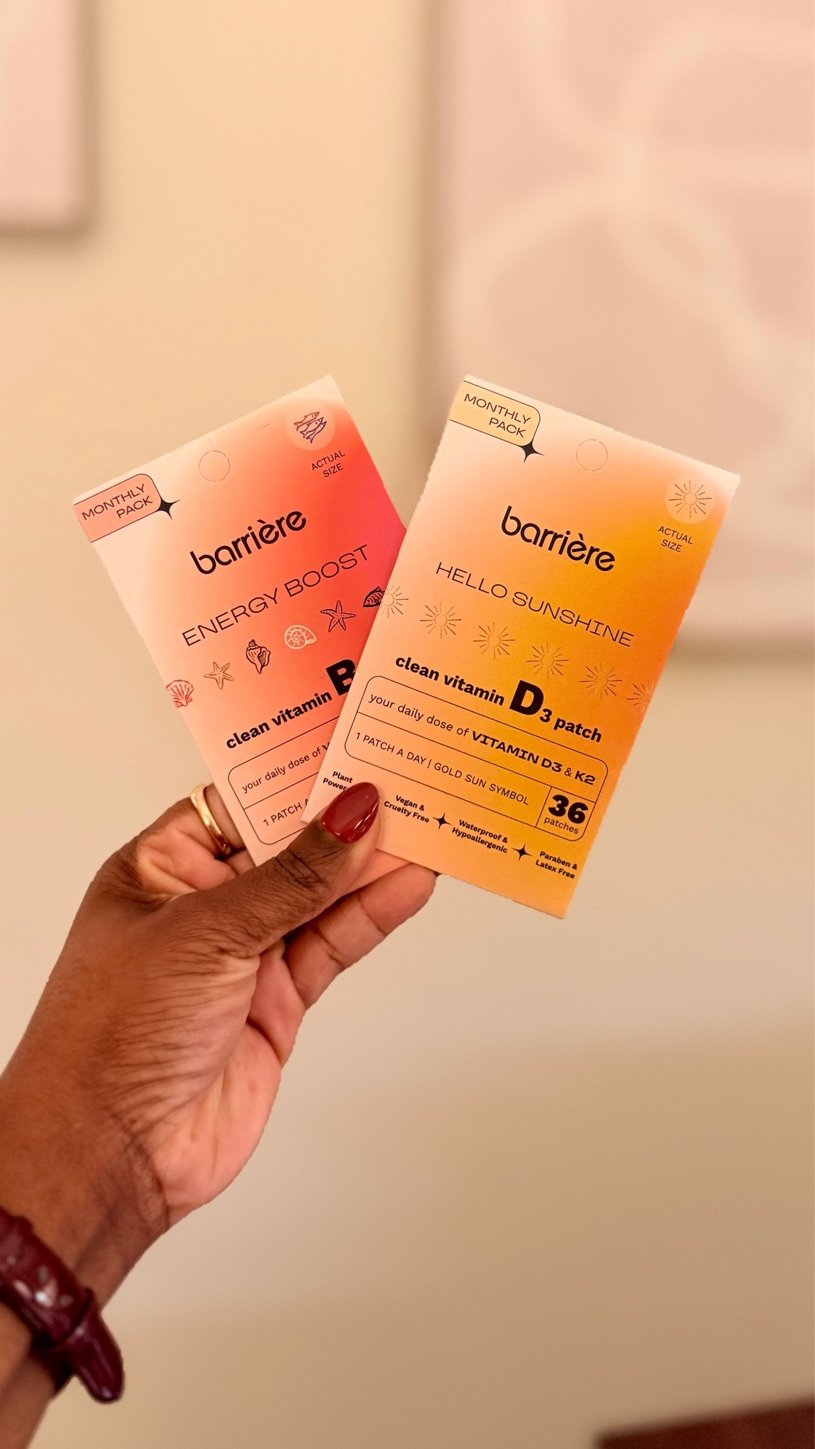 Daily essentials but in a wearable patch form! 💁🏽‍♀️ Wear your vitamins in this fun icons from Barrière!
