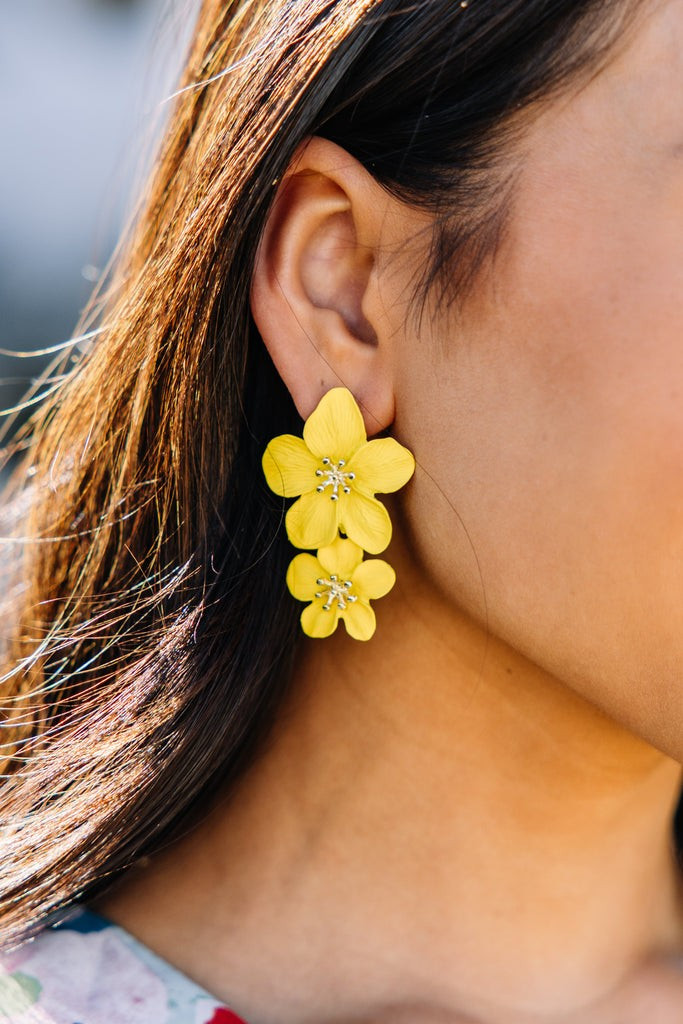 Full Bloom Yellow Floral Earrings | The Mint Julep Boutique