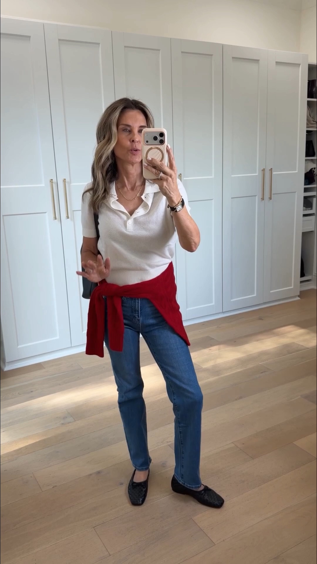 Quince everyday outfit when you don’t know what to wear. 
I’m 5’6
 - cashmere polo (xs)
- straight leg jean (I like to size up one)
-woven ballet flat leather (true to size)
@Quince  #quincepartner