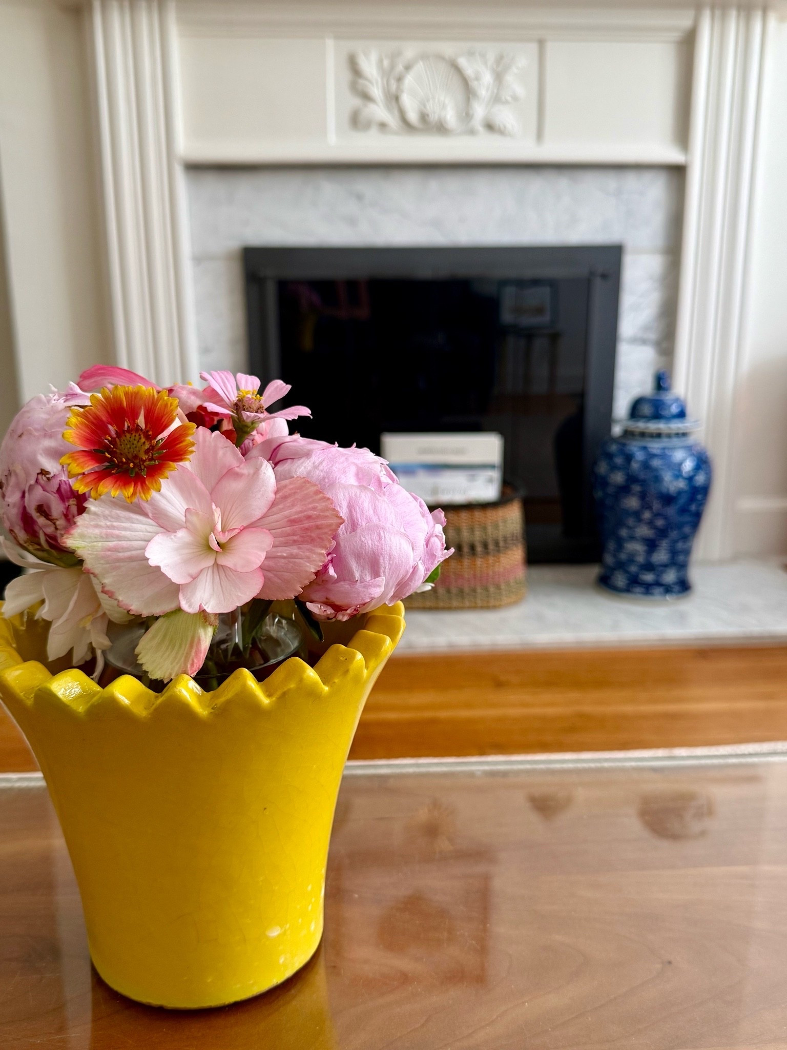a peek into our living room 🌺🌸🌼

#LTKdayinmylife #LTKHome
