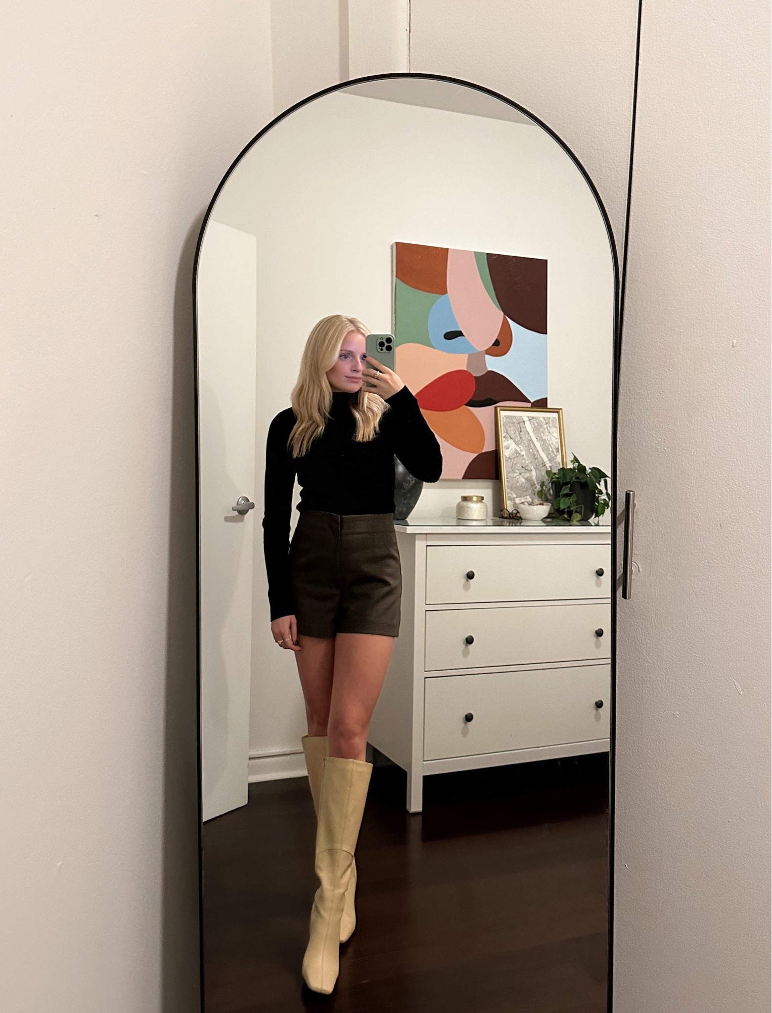 It’s been warm in nyc, so warmer weather fall outfits it is! Ribbed turtleneck, plaid shorts and cream boots🤍 Exact shorts are Zara, but linked similar options!
Shorts code: 4661/514

#LTKSeasonal #LTKstyletip #LTKunder100