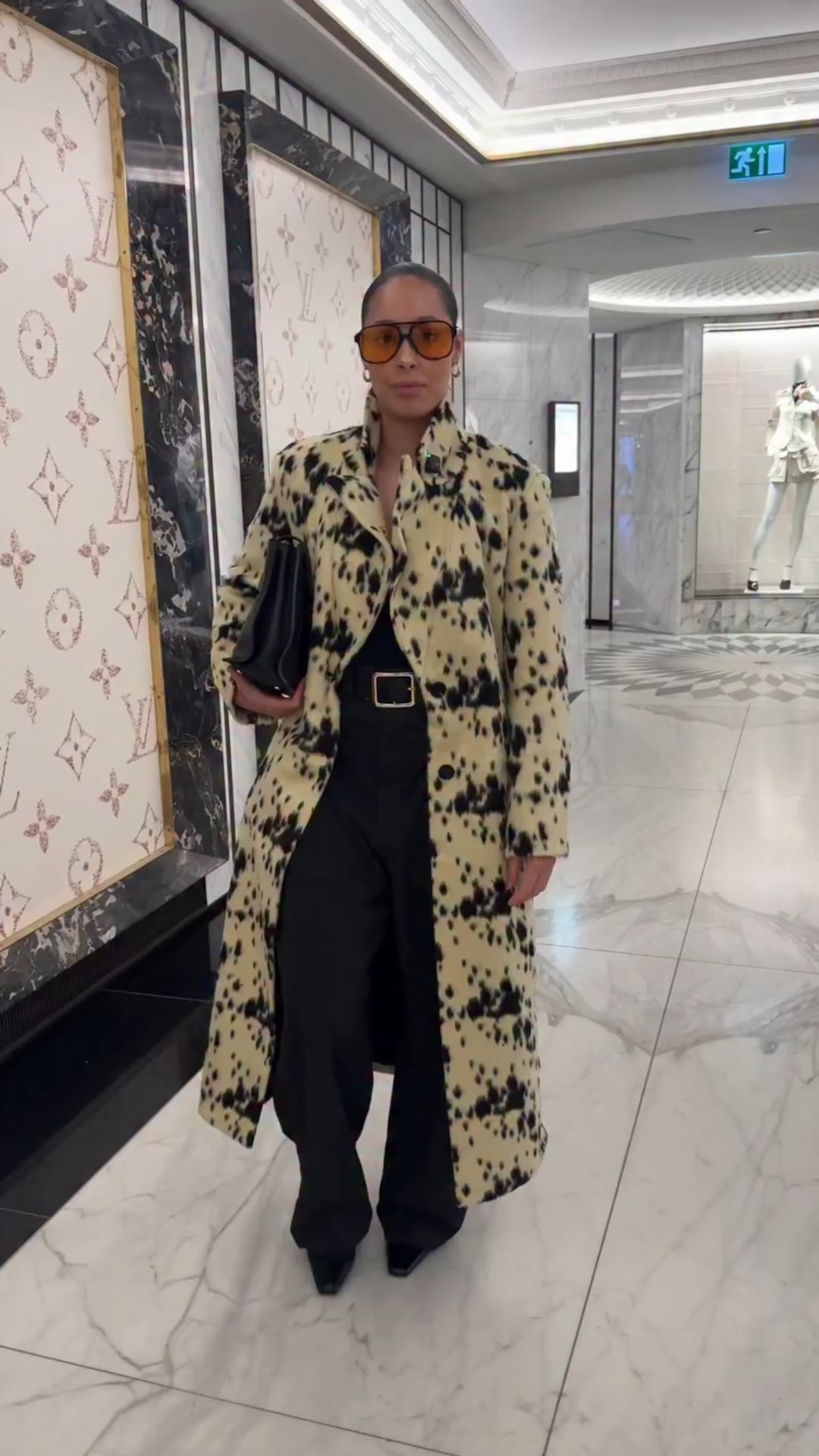 A quick pickup for an order in excited to share with you all because I’ve been waiting for these for weeks! … it’s a shoe … but what shoes is a suprise. 

The coat and trousers will be in my links for February 

#charverifiedit #fashionblogger #ootd