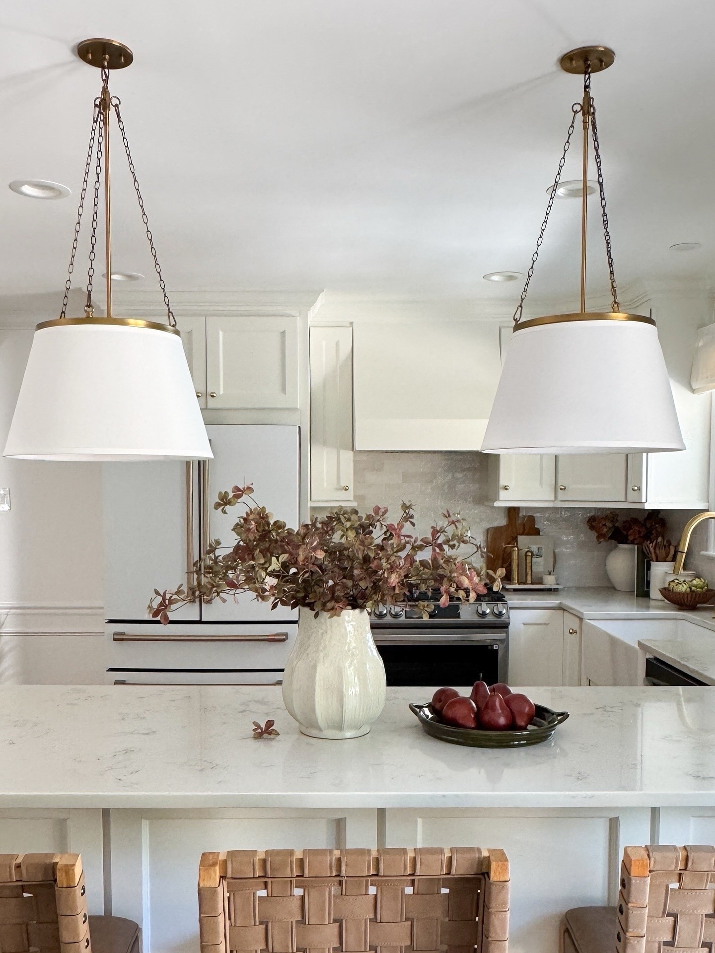 My most asked about vase + ceramic tray 🤍  are from the Hearth & Hand collection and right now they’re 20% off 🙌 They’re the easiest little swaps that make the whole kitchen feel styled and cozy without spending a ton.🤎✨

#TargetHome #HearthAndHand #LTKhome #kitcheninspo #kitchenstyling #homedecor #neutralhome #modernorganic #affordablehome #budgetfriendlyhome #homefavorites #fallstyling
