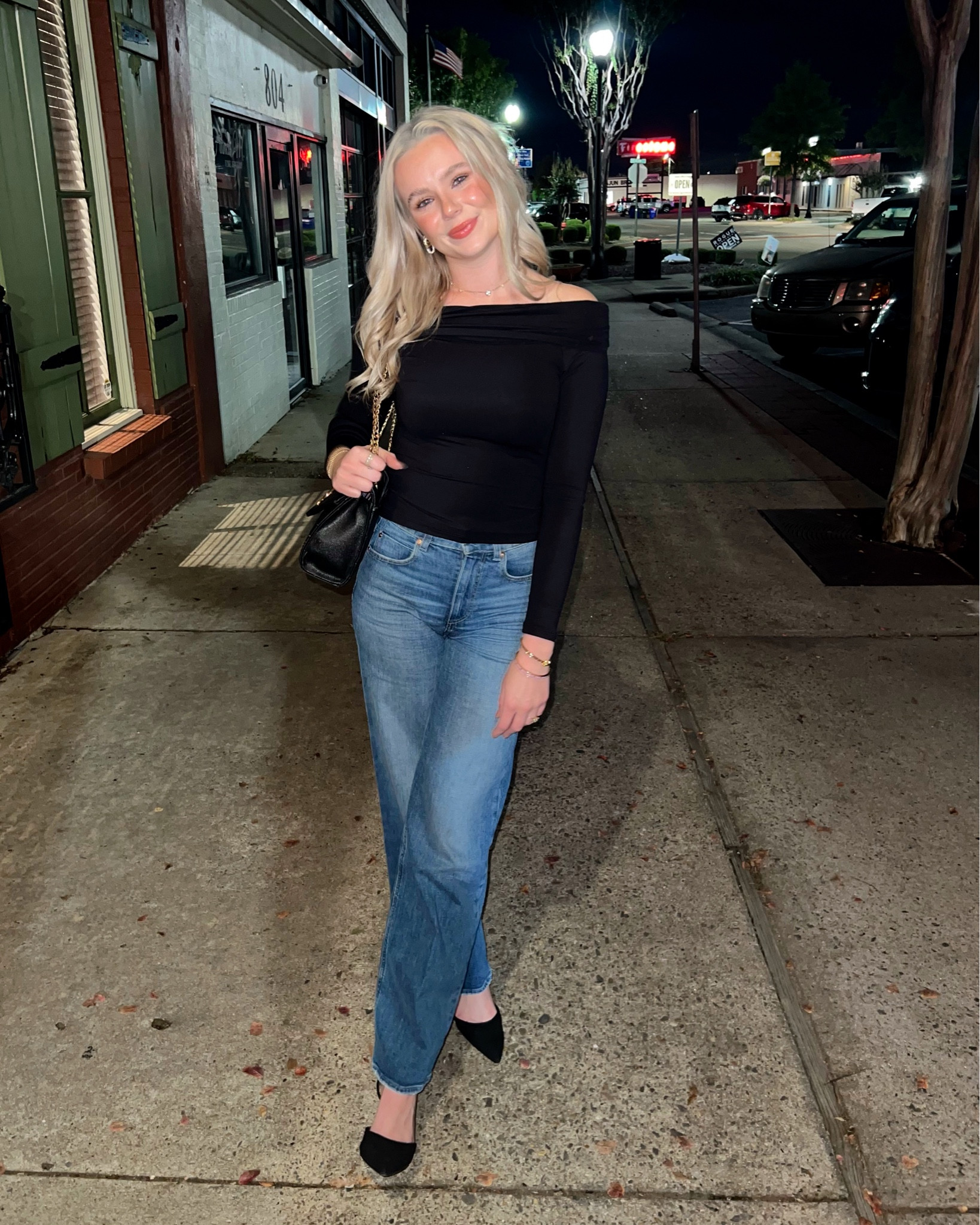 These JEANS!!! So soft and perfect for tall girlies!! I’m 5’7” wearing a size 25! 🍸✨🖤

#LTKHoliday #LTKGiftGuide #LTKCyberWeek