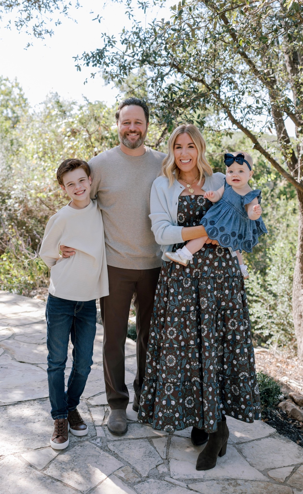 Fall family photos

Hill house
Neutral style
Nap dress