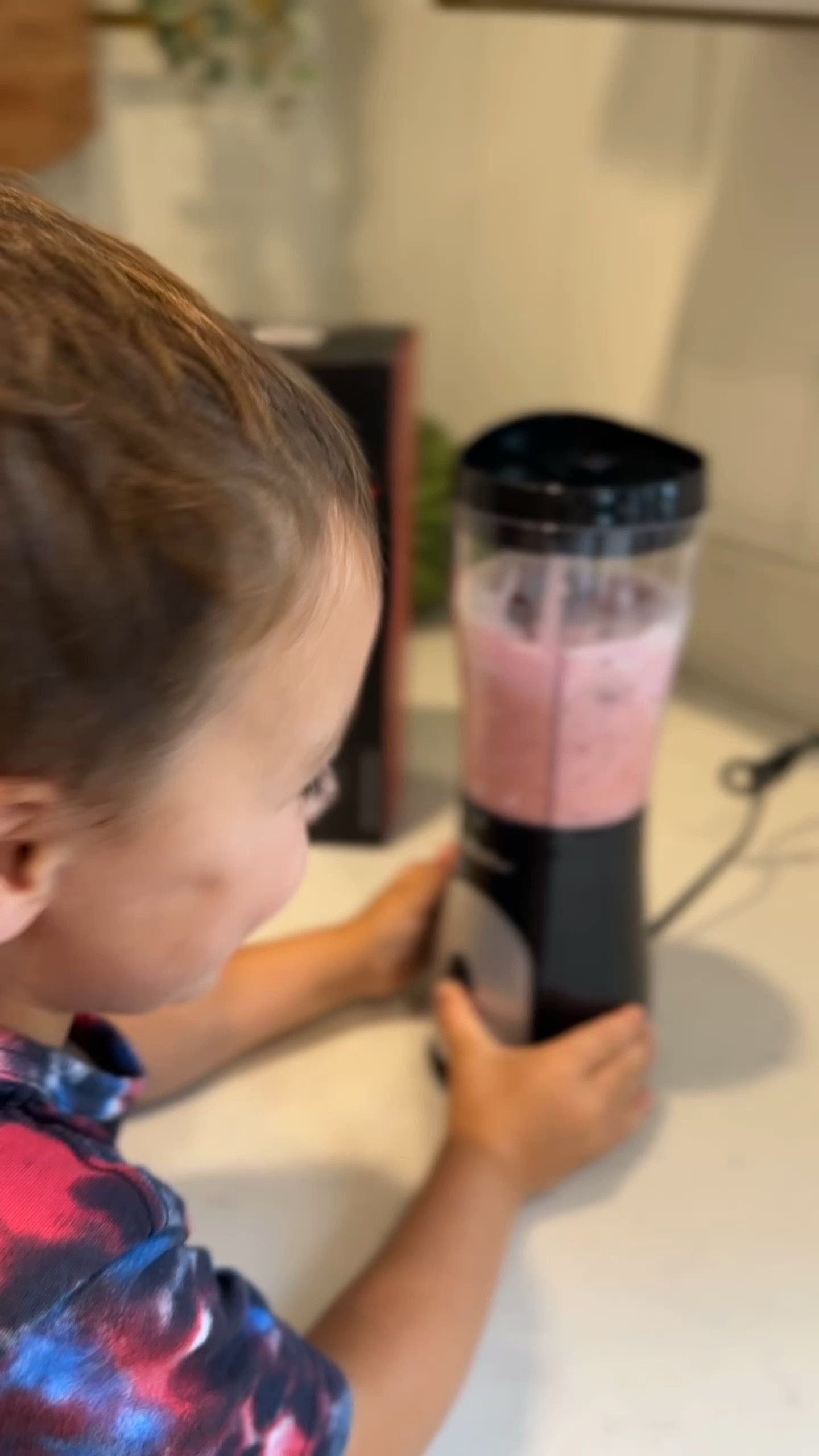 Single serve blender for your kitchen for smoothies 

#LTKBacktoSchool #LTKFamily #LTKHome