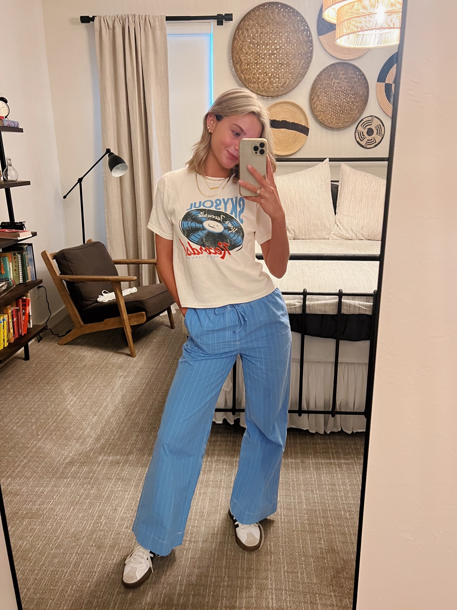 perfect spring pants!! wearing a size small!! 