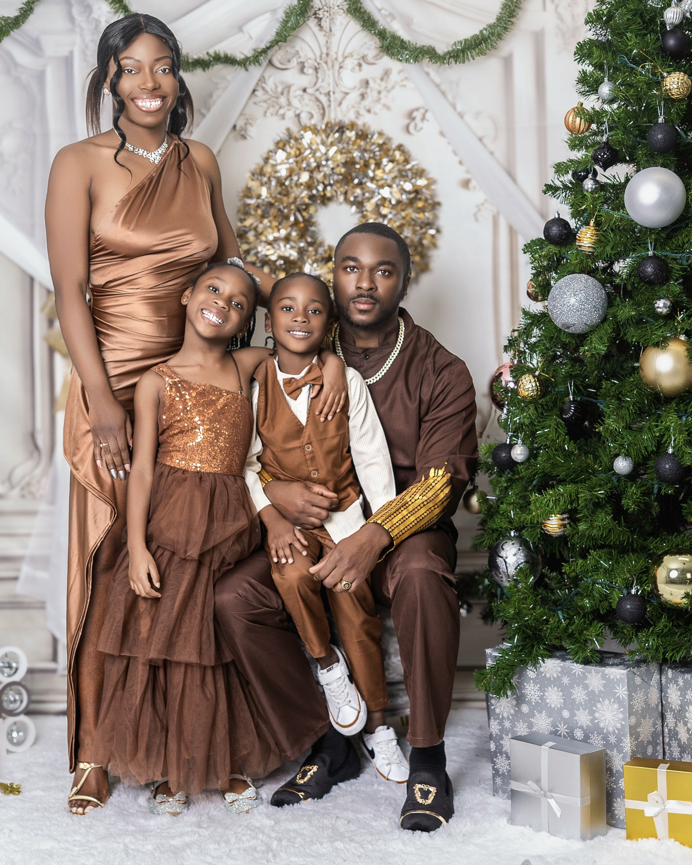 Wishing you all a Happy Holiday season and a Merry Christmas. From my Camp to yours!🎄✨

📸 Shadow Designz

#HappyHolidays #MerryChristmas #FamilyChristmasPhotos #ChristmasDecor

#LTKHoliday #LTKSeasonal