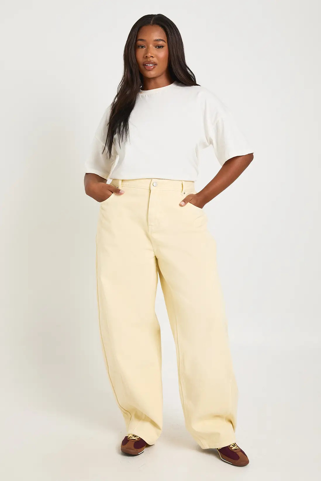 Butter Plus Mid Waist Jeans Met Gedraaide Naad En Barrel Pijpen | Boohoo NL | Boohoo.com (NL)