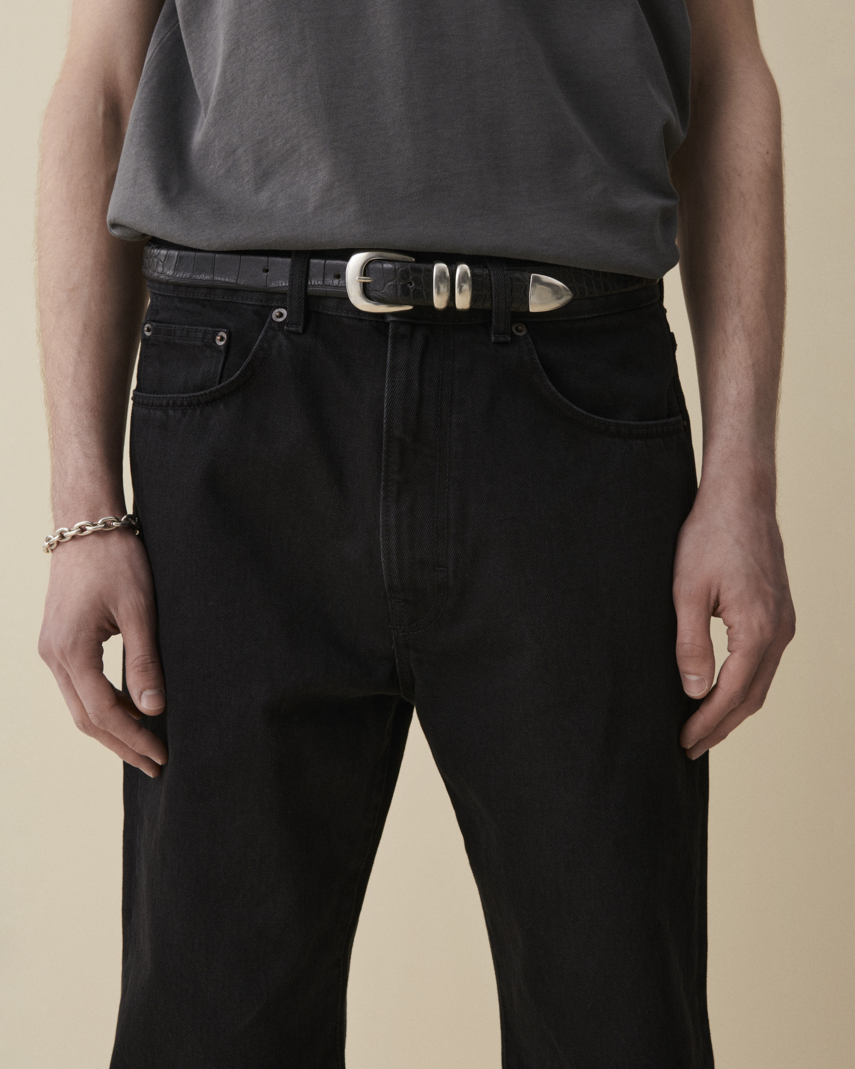 Silver Ostrich Black | Jeanerica