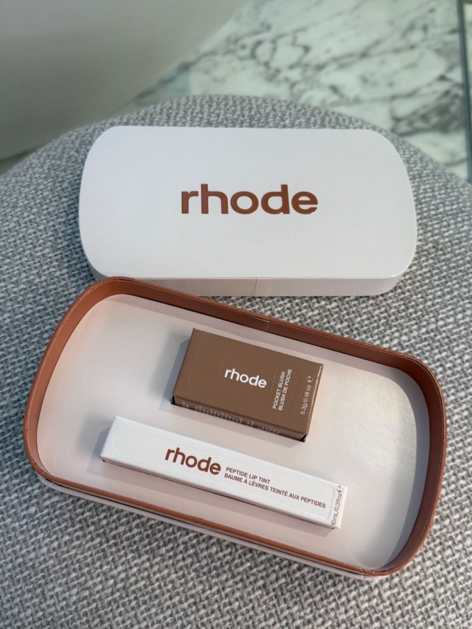 Obsessed with the new limited edition Rhode duo! Such a great gift idea.