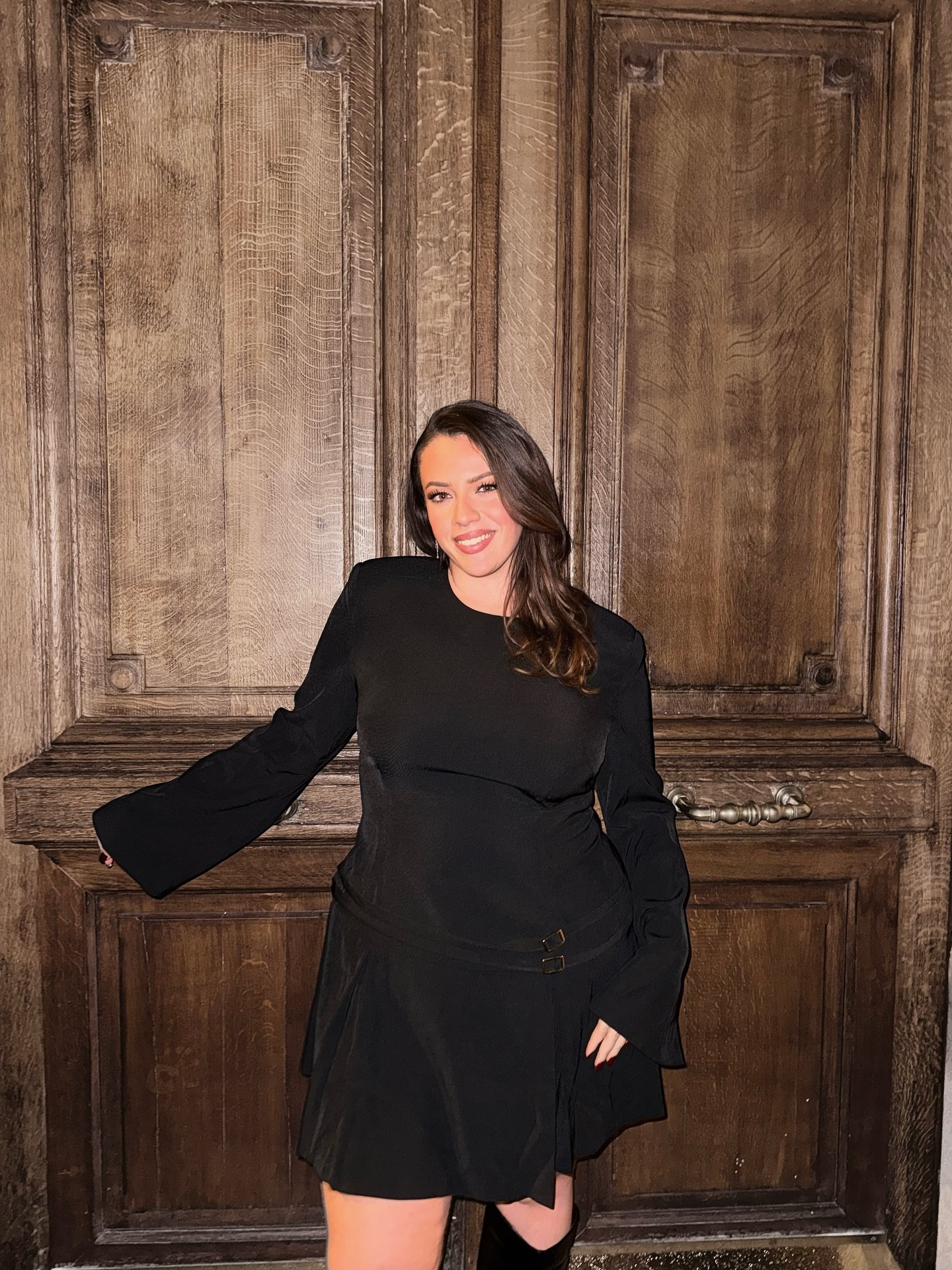 Je porte la robe en 48 🖤
Details du look :

Robe : @boohoo (code : TANIA pour -20% en plus des soldes) 
Bottes & fourrure : @bonprix (code : TANIA pour -20% jusqu’à ce soir ⚠️)
Bijoux : @pohesia_paris (code TANIA5 pour -5% en plus des soldes) 

J’en profite pour vous remettre mes codes comme c’est le moment de l’année le plus intéressant pour faire son shopping selon moi 🐀 mais c’est pas un post en collaboration 💞

Mais les produits m’ont été offerts 🙏

#grandetaille #modegrandetaille #bodypositive #plussize #plussizefashion

#LTKmidsize #LTKplussize #LTKcurves