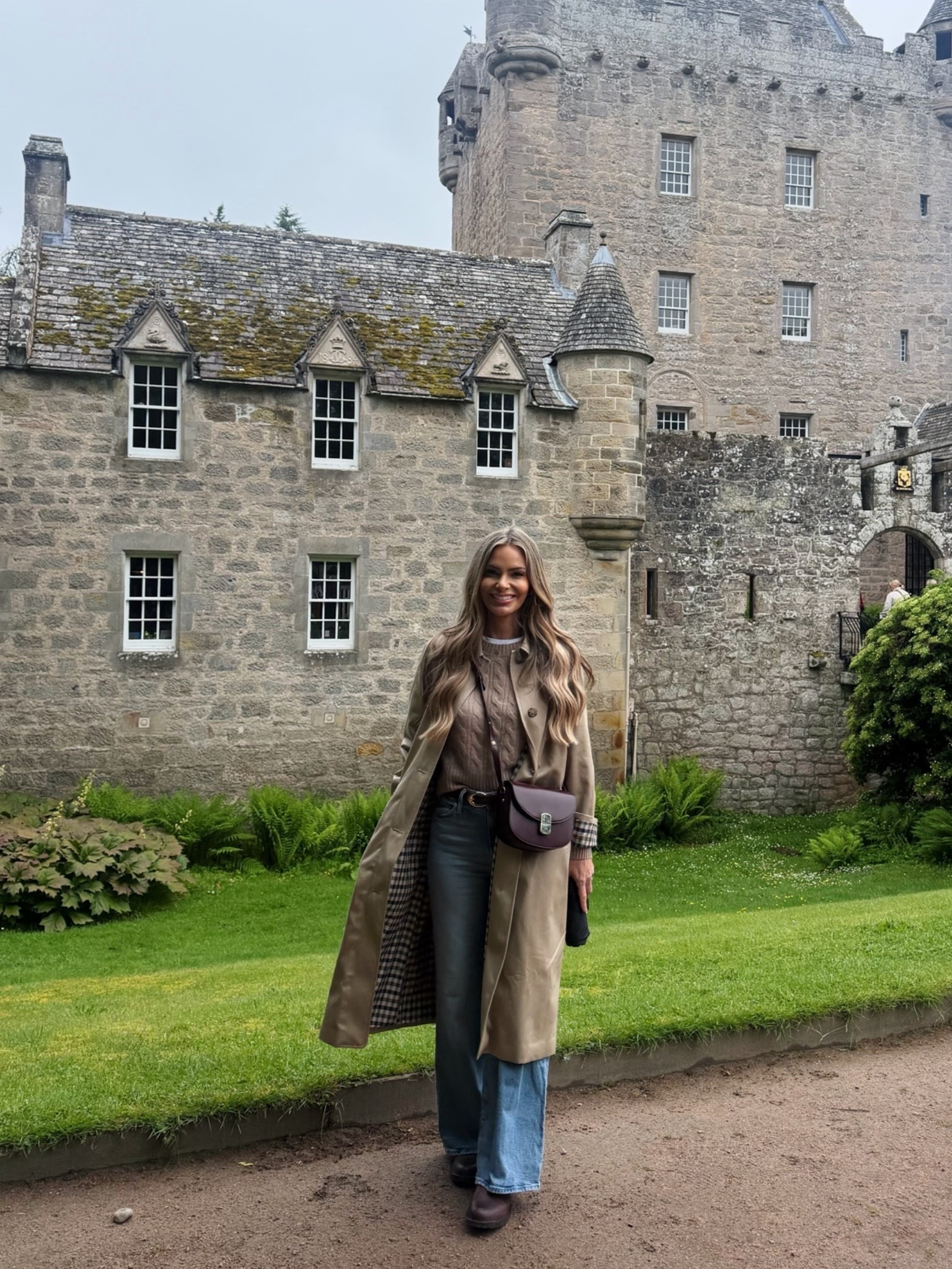 My Scotland outfit of the day. I’m wearing the brown version of these born waterproof boots. Wearing 2 in the sezane trench. Wearing size small in quince sweater and 25 in mother jeans.