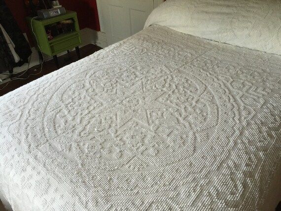 Vintage White Hobnail (Maybe Bates) Star and Floral Design Bedspread with Fringe | Etsy (US)