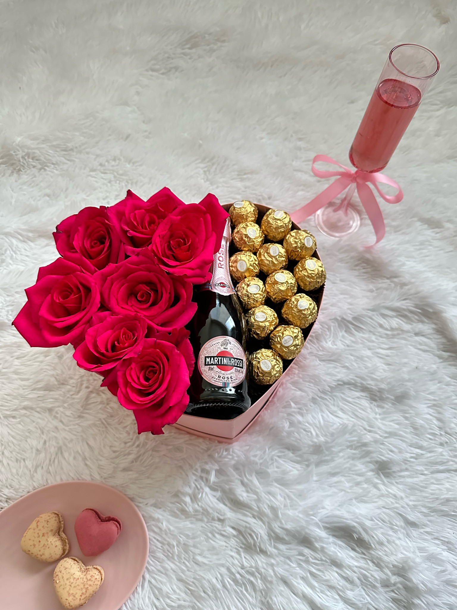 Champagne and chocolate ❤️

#LTKfindsunder50 #LTKVideo #LTKhome