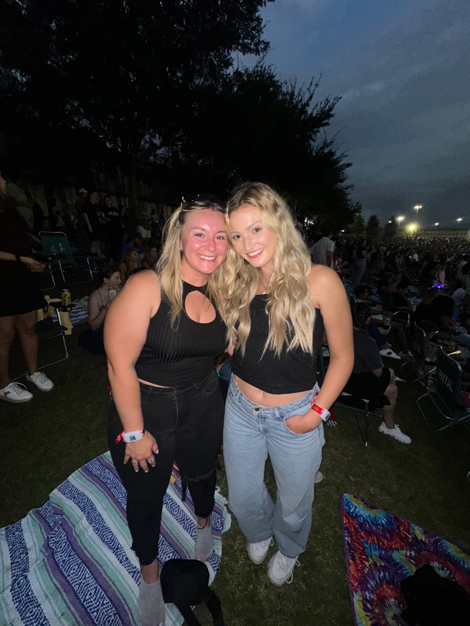 Jonas brothers concert in Dallas Texas! Loving the low rise denim come back and what better place to wear it then to a Jonas brothers concert! Talk about a blast from a millennials past! Shop my exact denim linked below 🤍🤟🏼#LTKStyleTip

#LTKFindsUnder100 #LTKFindsUnder50