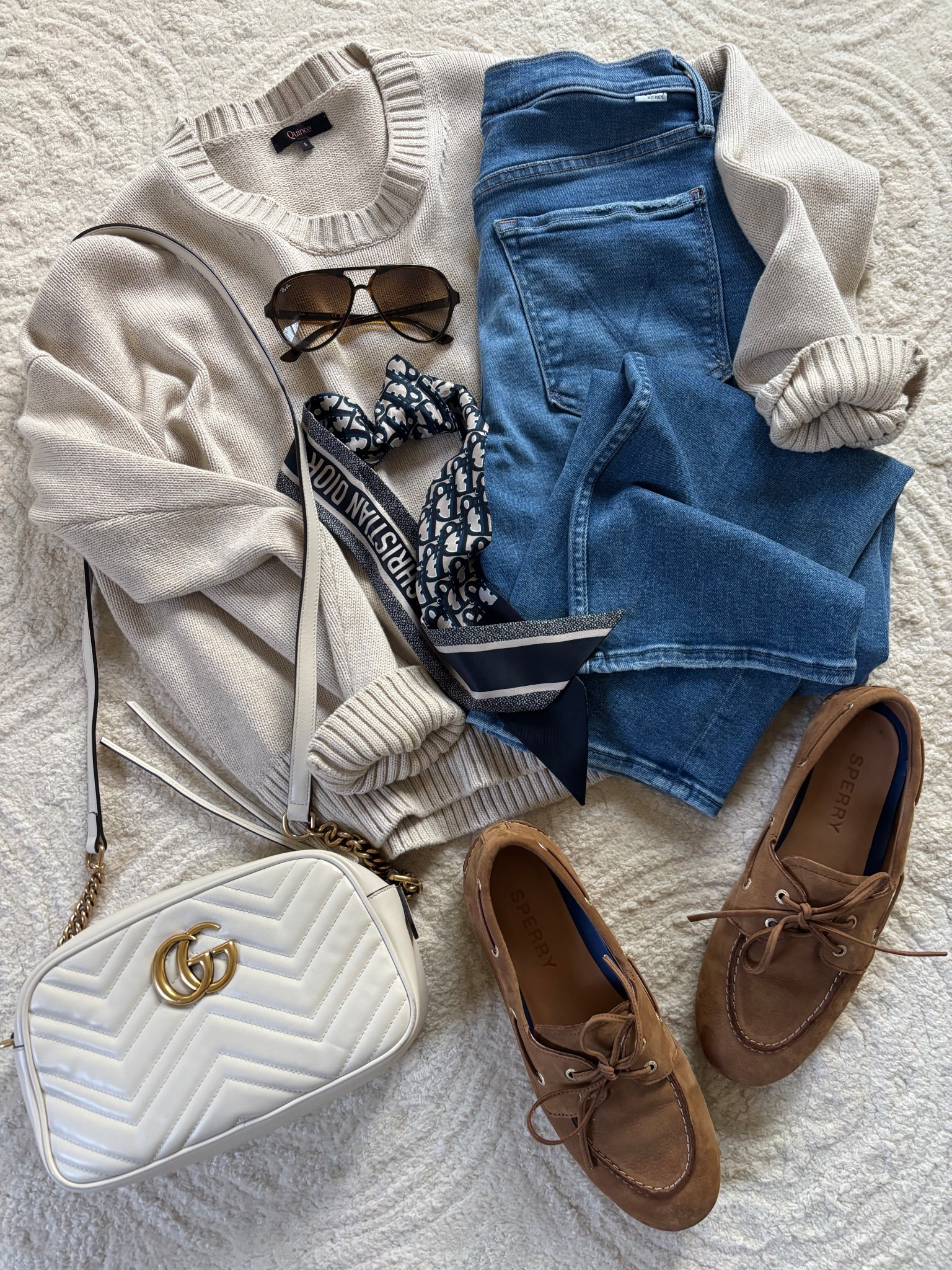 Spring cotton sweater + jeans 💙.