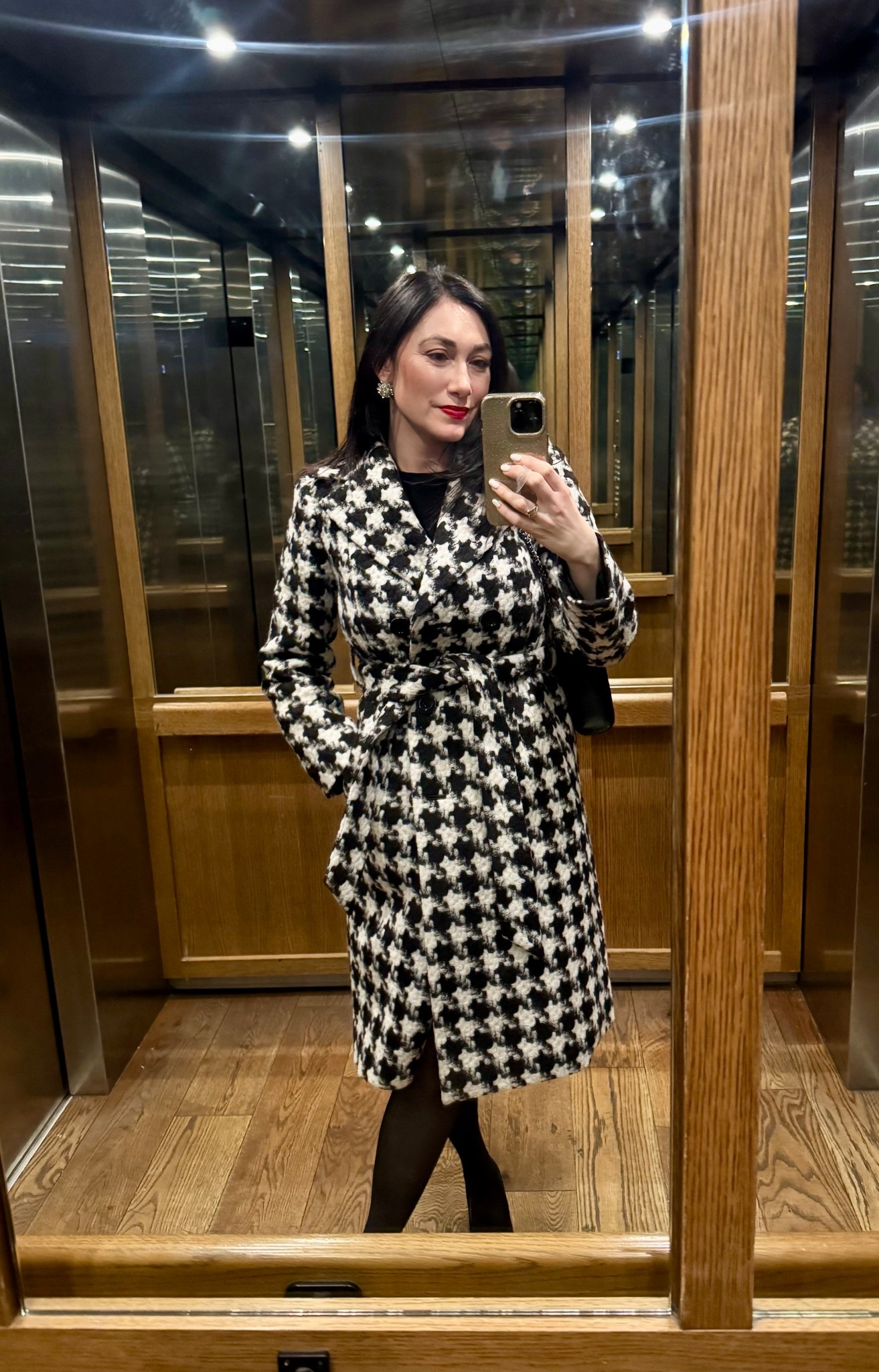 Serving Cruella vibes ❤️🖤🤍

Houndstooth coat 
Winter coat 
Wrap coat
Winter outfit 
Holiday outfit 

#LTKootd #LTKSeasonal #LTKHoliday