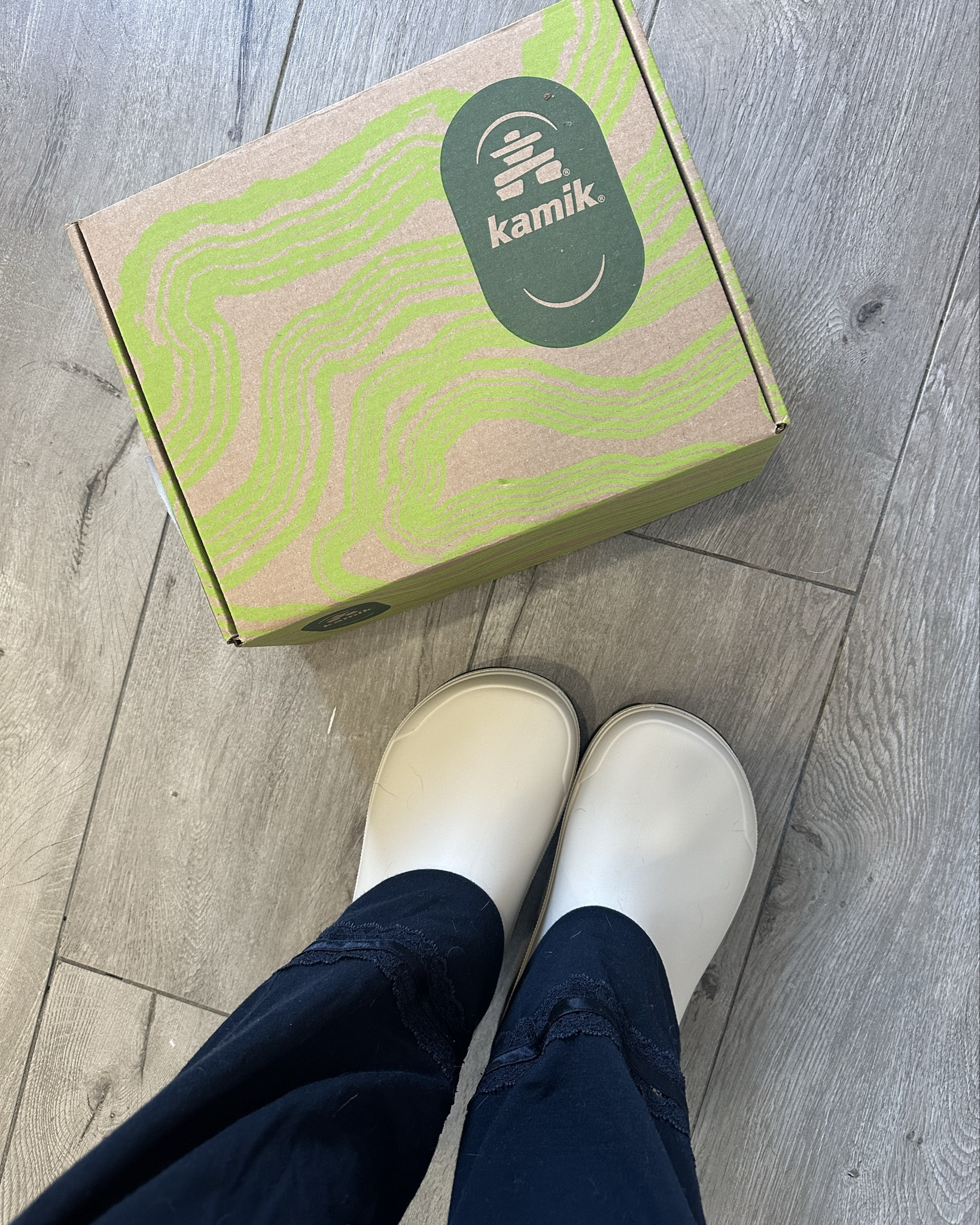 These Kamik clogs are so comfy!!! And waterproof 🙌🏻 they come in whole sizes only. If you’re a half size, go up 