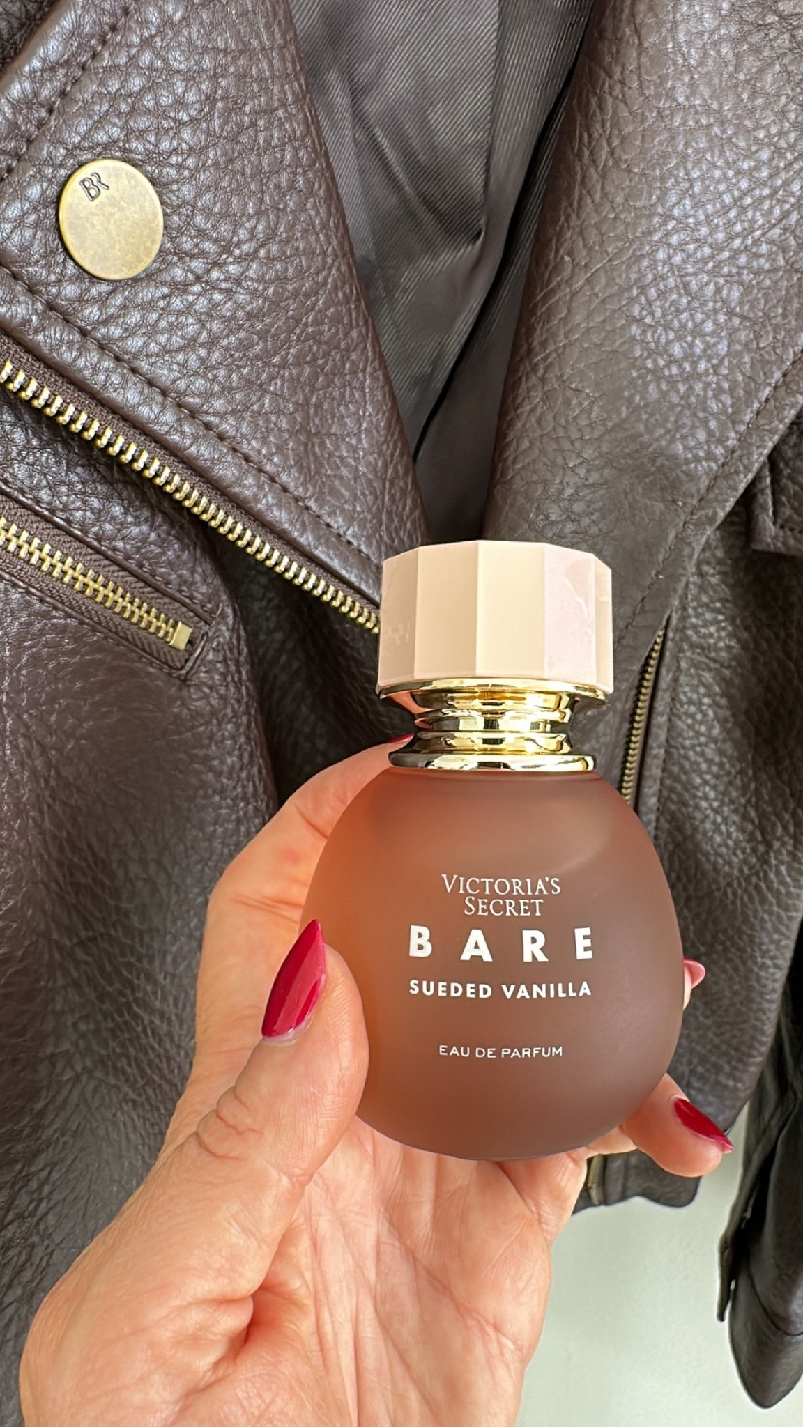 Fall perfume 
Bare Sueded Vanilla 
So elegant & dries down beautifully. Perfect fall fragrance like wearing cashmere! 


#LTKFindsUnder100 #LTKBeauty