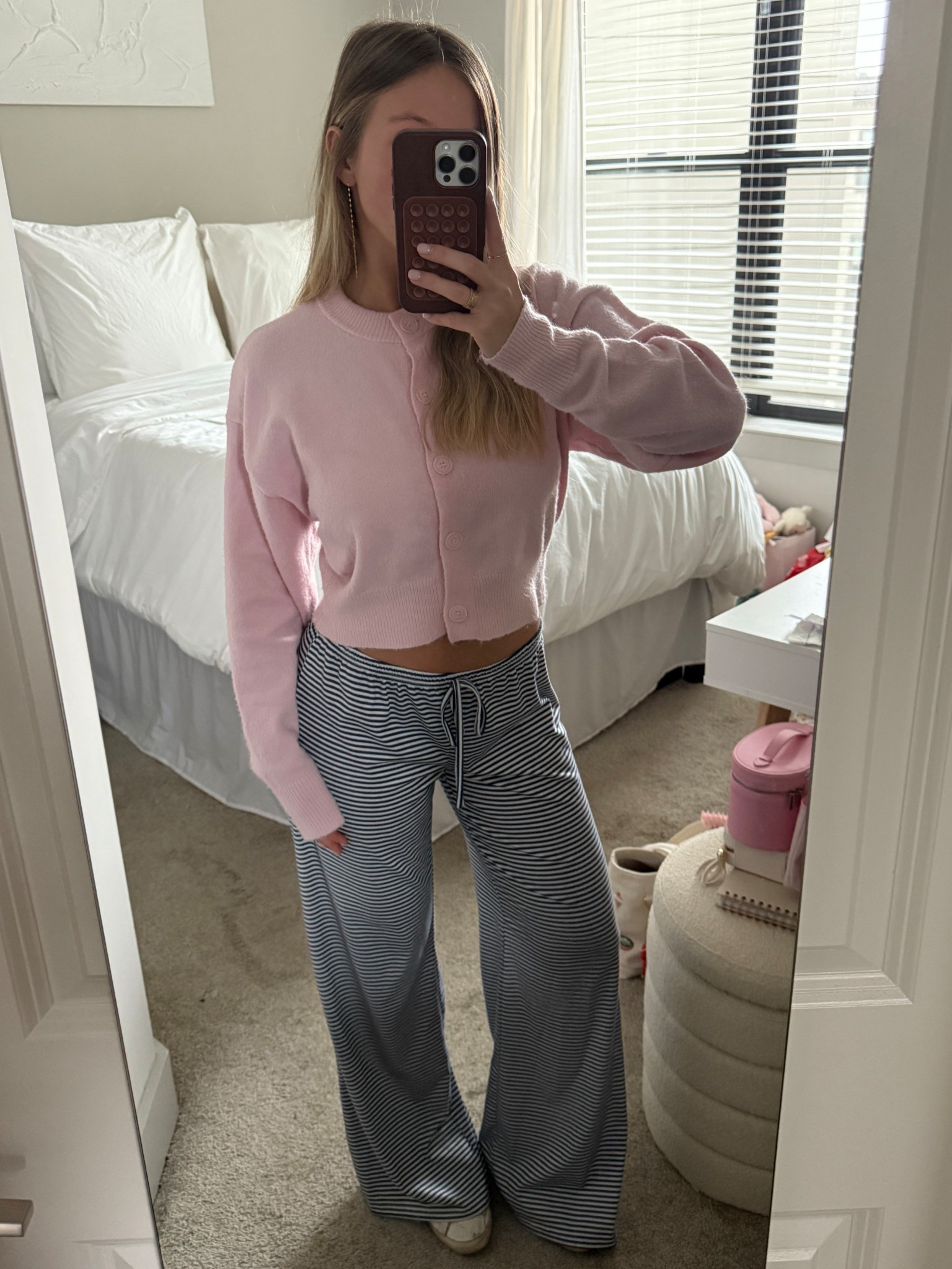 small sweater, medium pants 💗
