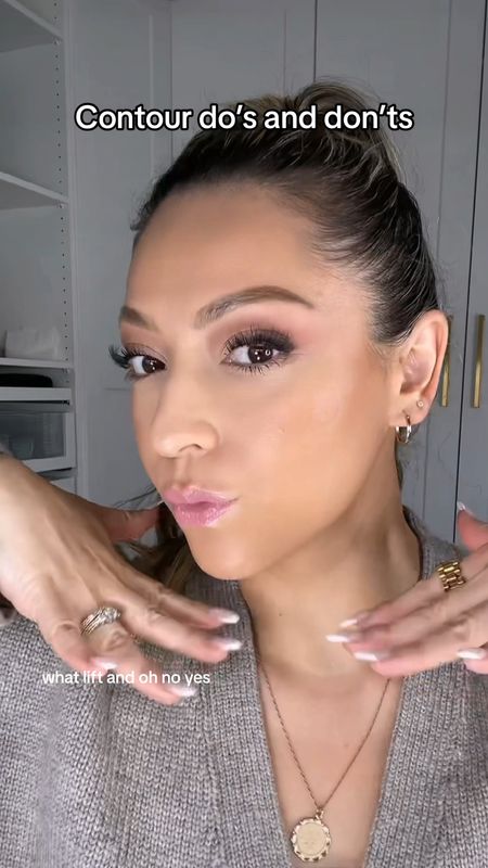 Contours Do’s and Don’ts! 
Using some of my fave products that never fail!🙌❤️

Snatches and lifts your face! I mean come on, such a difference!!!

Items used: 

💫 Makeup By Mario soft sculpt shaping stick 







Mature skin, makeup, makeup tutorial, best products for contour, contouring hack, easy makeup, mature makeup, over 35 makeup, over 35 skin, over 40 makeup, over 40 skin, makeup faves, Sephora sale, sale event, Karla Kazemi, Latina, makeup artist.

#LTKVideo #LTKover40 #LTKbeauty