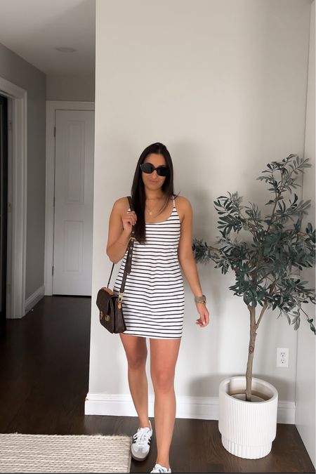 The best athletic dress comes in a black and white striped version 🤩



Petite dress, abercrombie sale, abercrombie, AnF, tennis dress, athletic dress, striped dress, spring outfit, spring transition look, sambas outfit, samba, adidas samba

#LTKSaleAlert #LTKStyleTip