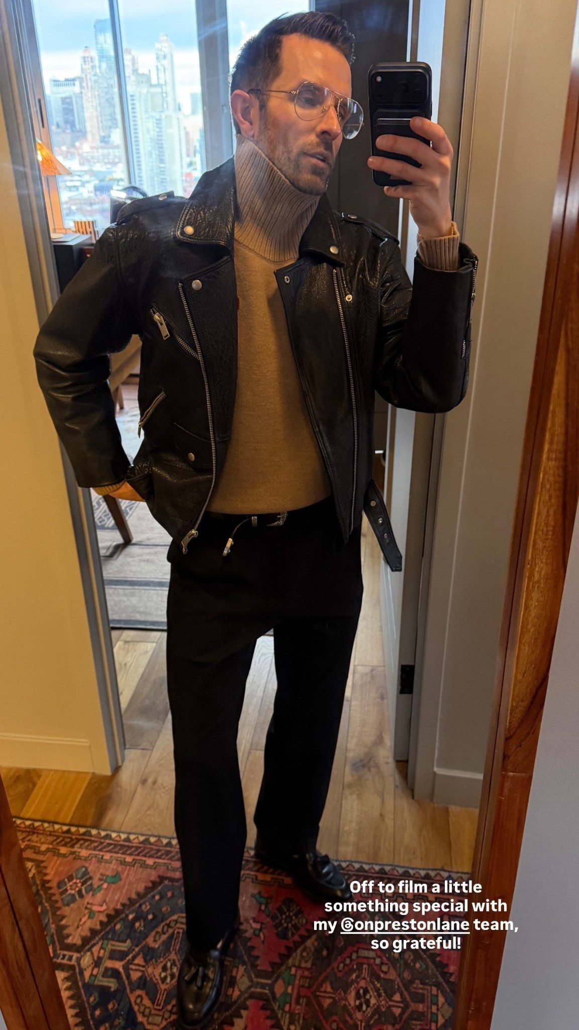 So many questions about my sweater I wore yesterday! Linking it below 👇 

#LTKdayinmylife #LTKSeasonal