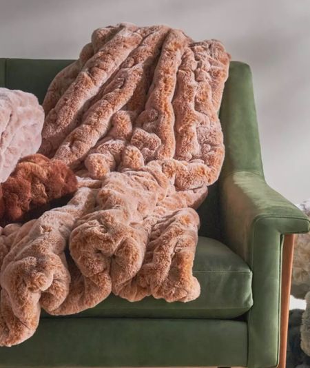 Luxury comfy cozy blanket 

#LTKGiftGuide #LTKhome #LTKfamily