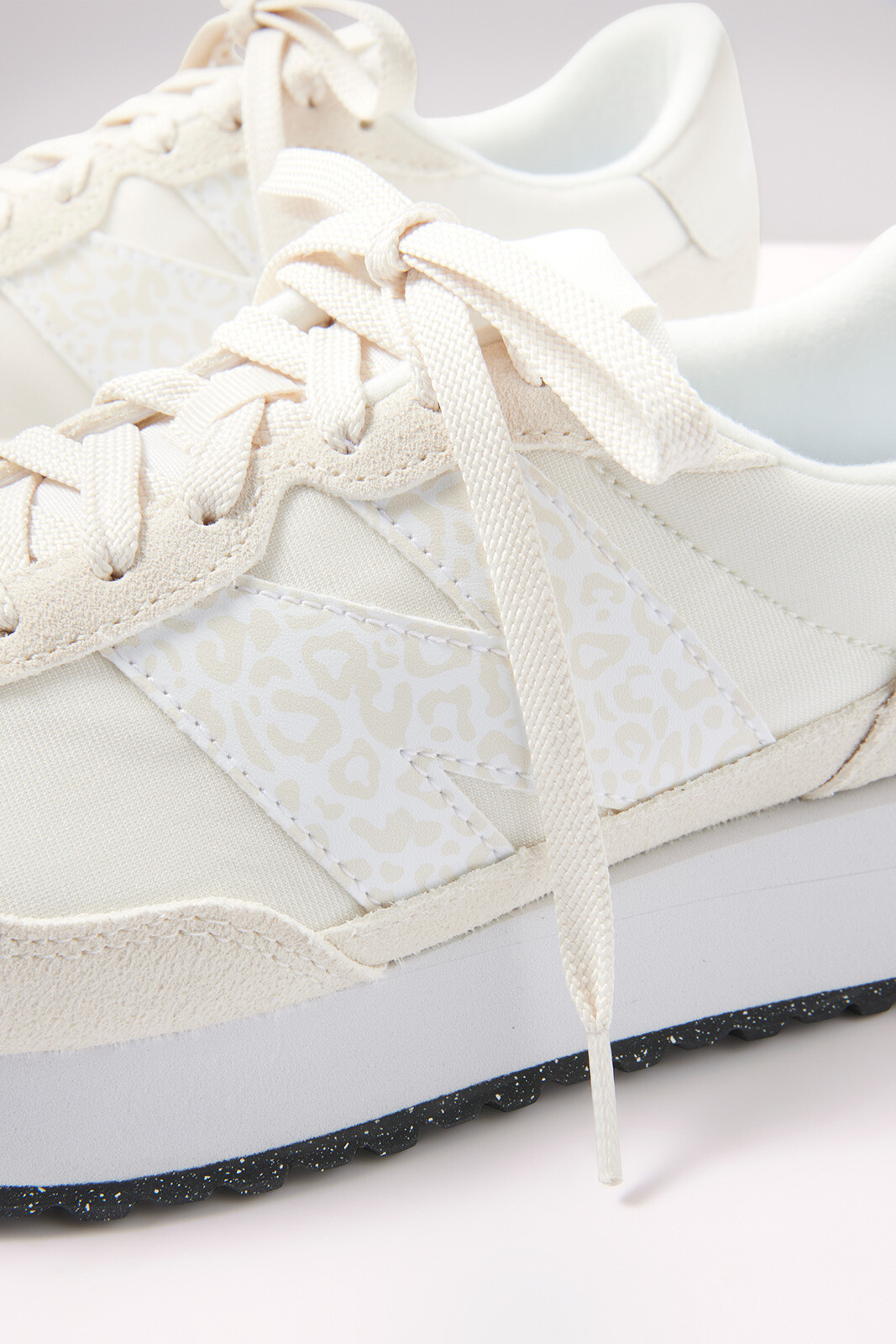 237 Sneaker | Evereve