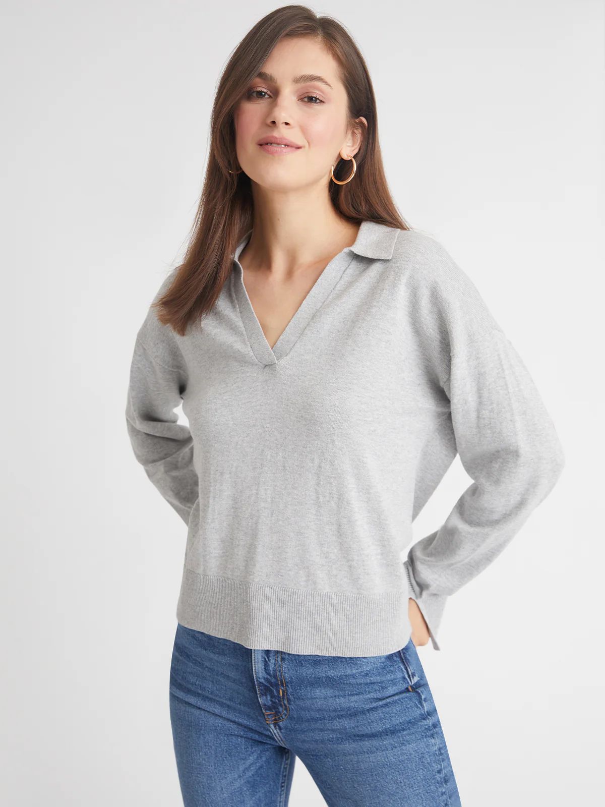 Maddi: V-Neck Collar Pullover | 525 America