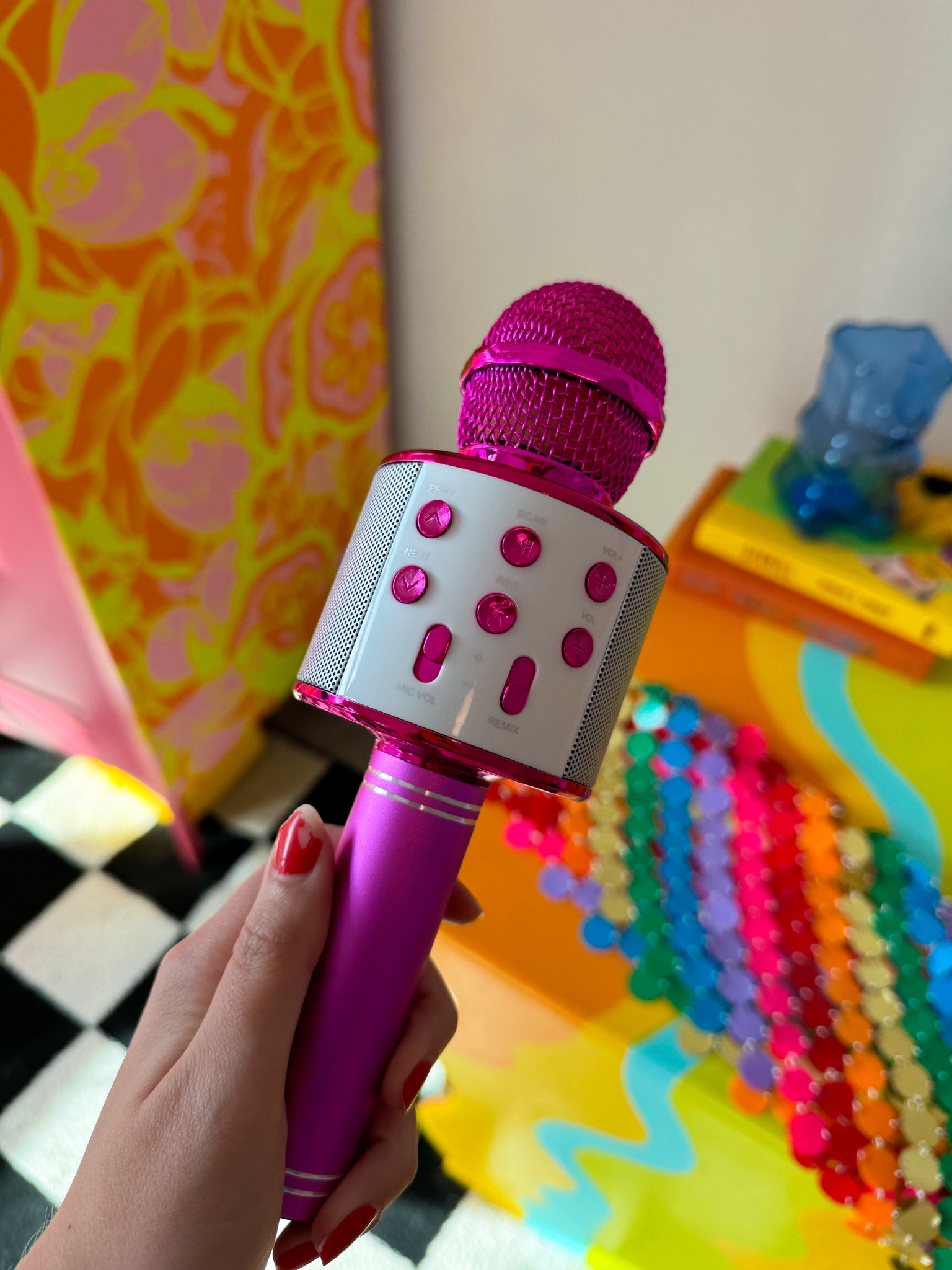 My new favorite thing!!🤩🩷 This karaoke microphone is so fun & I am ALWAYS singing songs on this 🤣 This is a great costume prop or a fun gift idea!!✨
