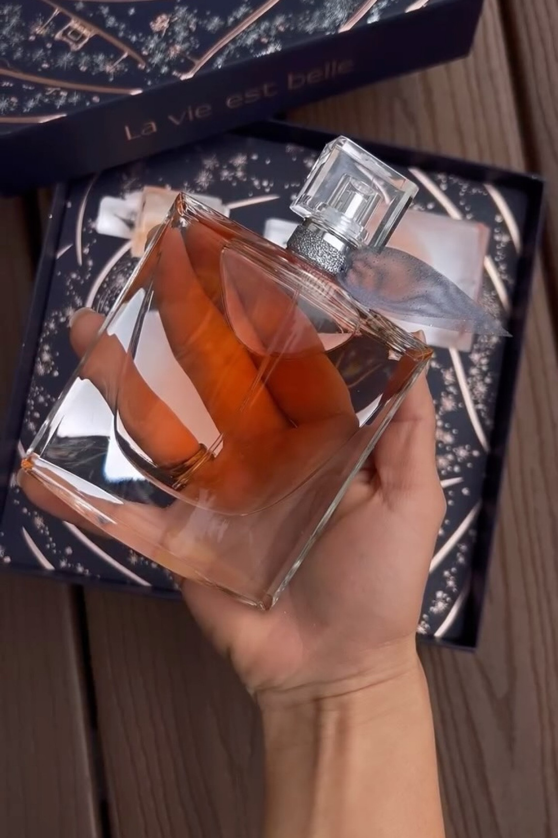 I adore with this fragrance 🍸 @lancomeofficial don’t know how can I explain this smell.. 

Comment for link 🔗✨

#thankyou #lancomeofficial #lancome #fragrance #holidayguide #loyalty

#LTKCyberWeek #LTKHoliday #LTKGiftGuide