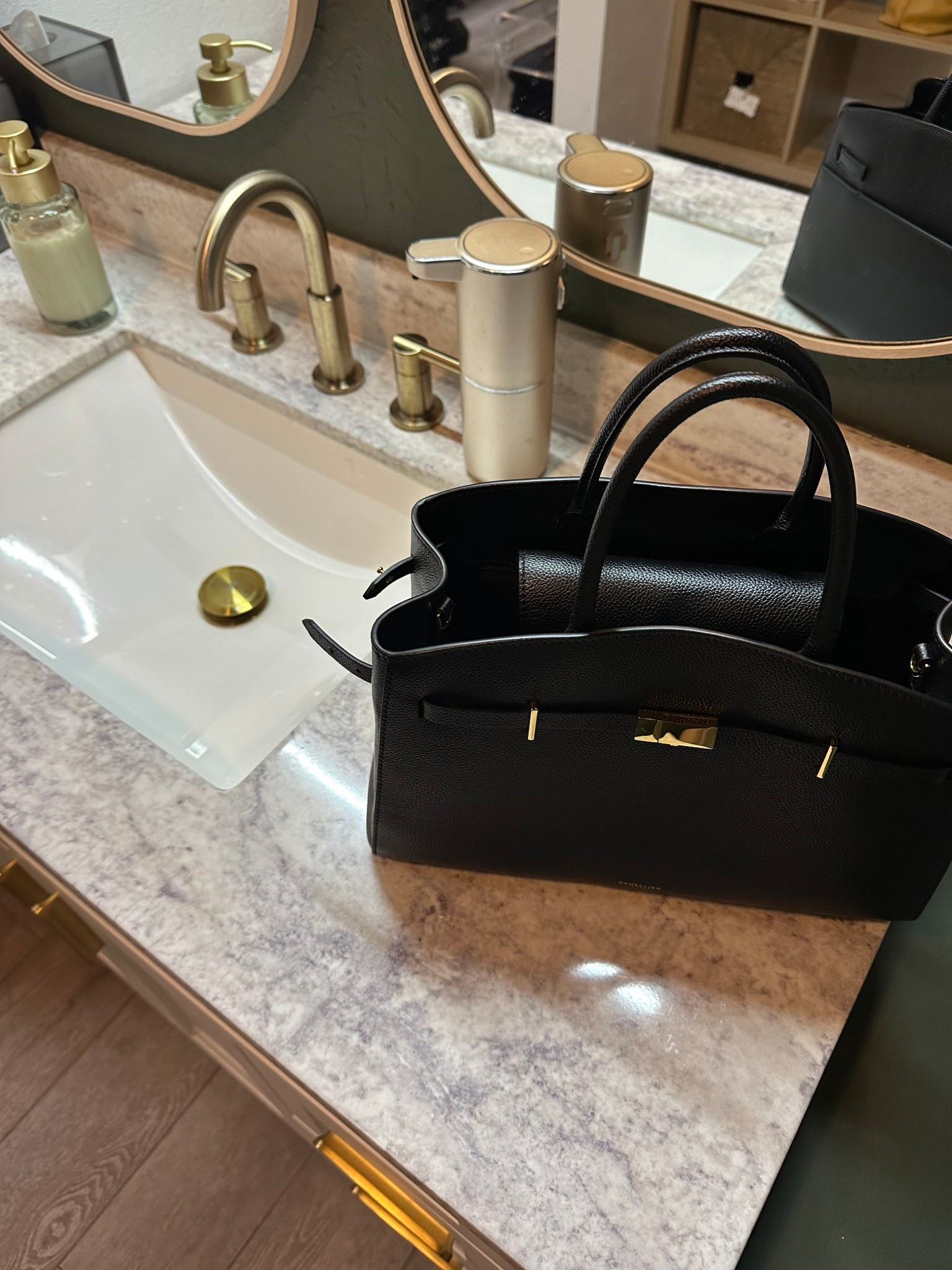 I’ve really been taking this bag everywhere… she’s my fav 

#LTKdayinmylife #LTKootd #LTKWorkwear