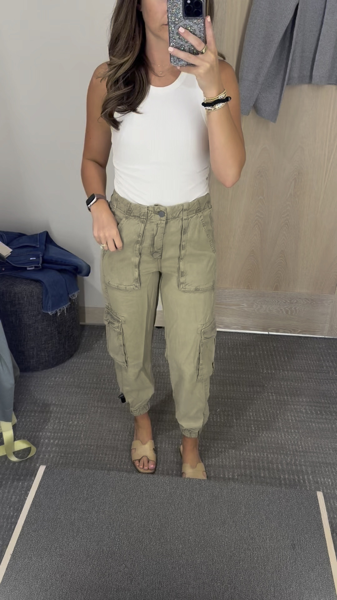 These cargo pants in the Nordstrom sale are so soft! 
I recommend sizing up in them, I’m wearing size 4 and they were still a little snug 


#LTKSaleAlert #LTKFindsUnder100 #LTKFindsUnder50