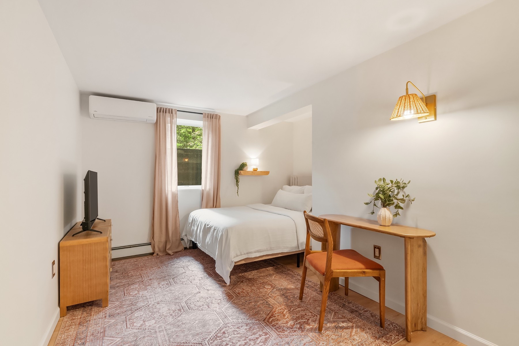 Mid century beach house in Amagansett. Shop this cozy, coastal bedroom.

mid-century bedroom, beach house decor, Amagansett home, coastal bedroom, bedroom furniture, neutral home decor, coastal style, minimal bedroom, home styling, interior inspo, summer home decor



#LTKHome