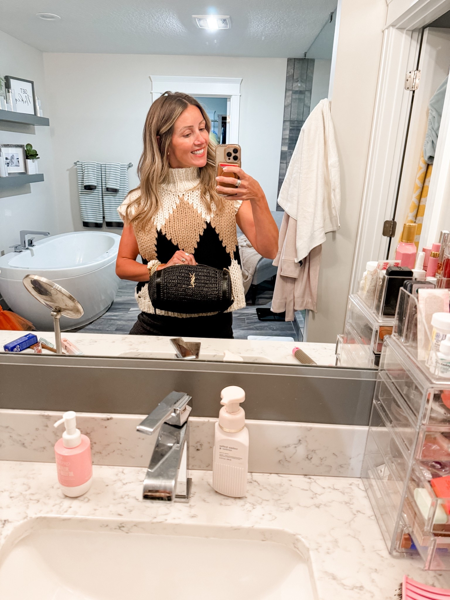 Sweater vest
YSL clutch