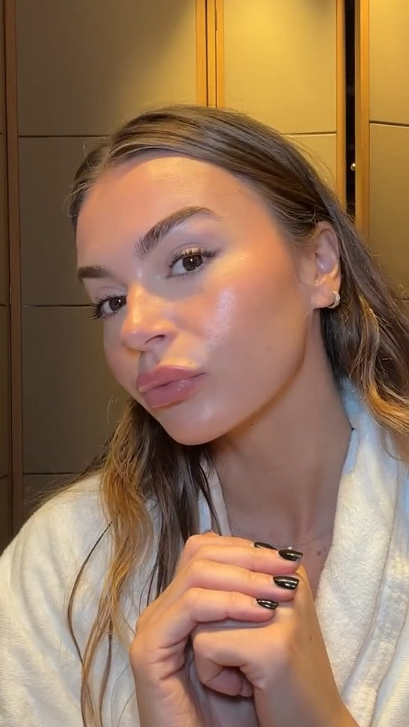 Allegra Shaw’s glam for Fendi Show in Milan

#LTKstyletip #LTKbeauty #LTKeurope