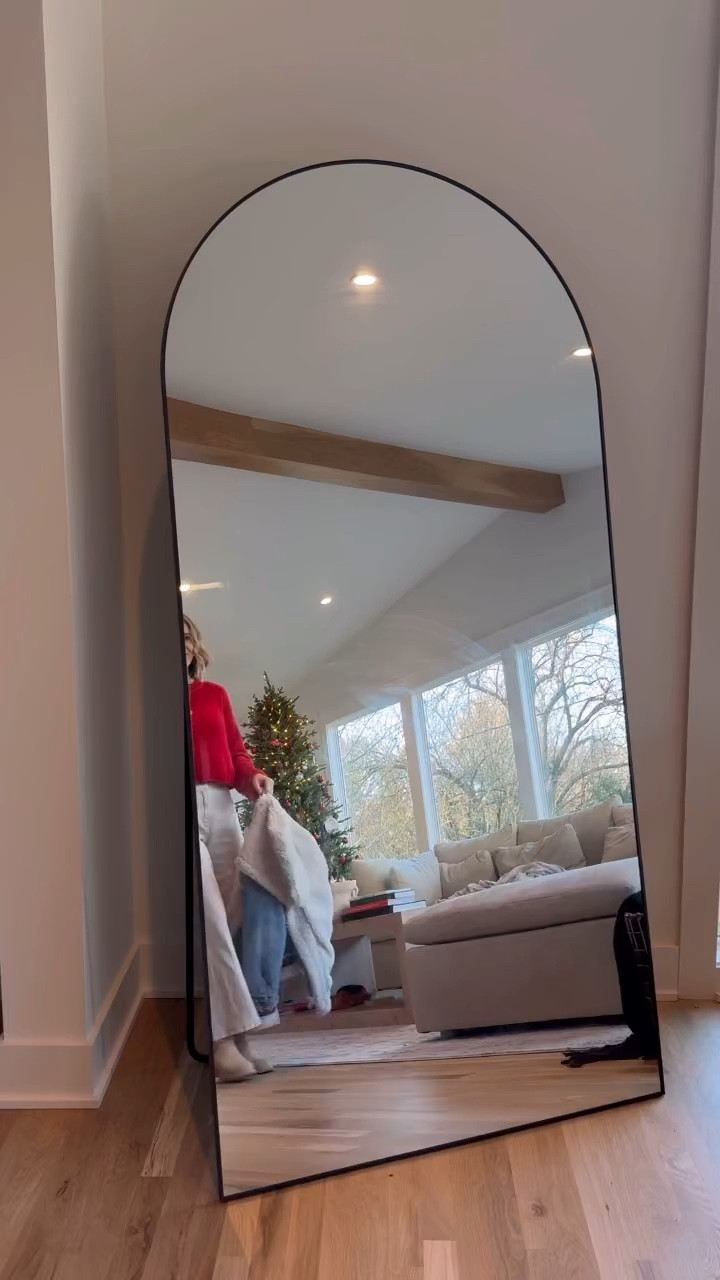 I’ve been wearing these wide leg pants from Target 🎯 on repeat! These Sailor Wide leg pants come in so many colors and are so comfy!! I’m wearing a size 2 for reference. Tuck a sweater in the front, throw on some boots and you’re on your way ☺️
Shop my LTK for the full look ~ https://www.shopltk.com/explore/AshleyJeanFinds?utm_campaign=creator_shop_share_template_flow&utm_source=ioscreatorapp