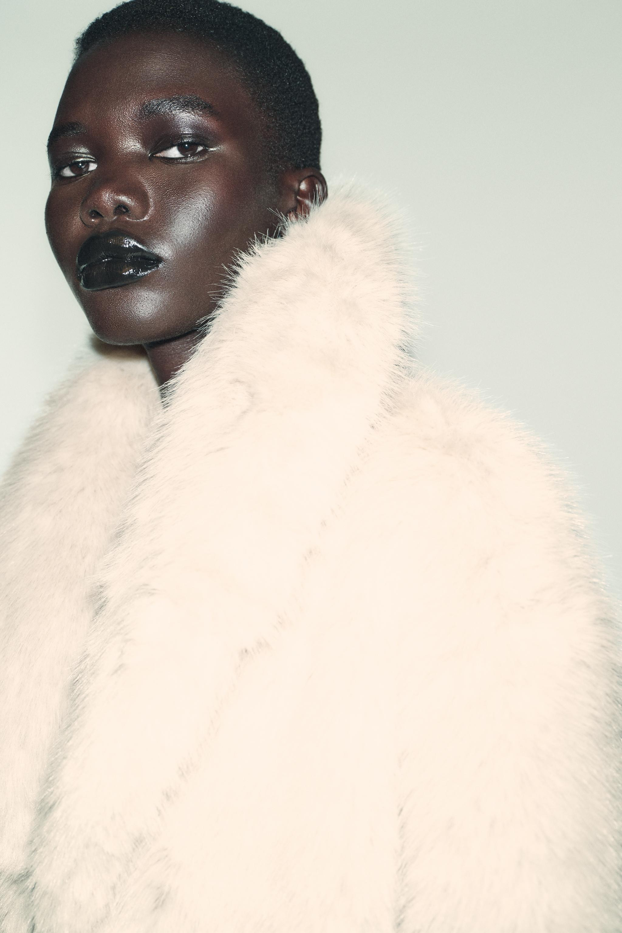 SHORT FAUX FUR LAPEL COLLAR COAT | Zara US