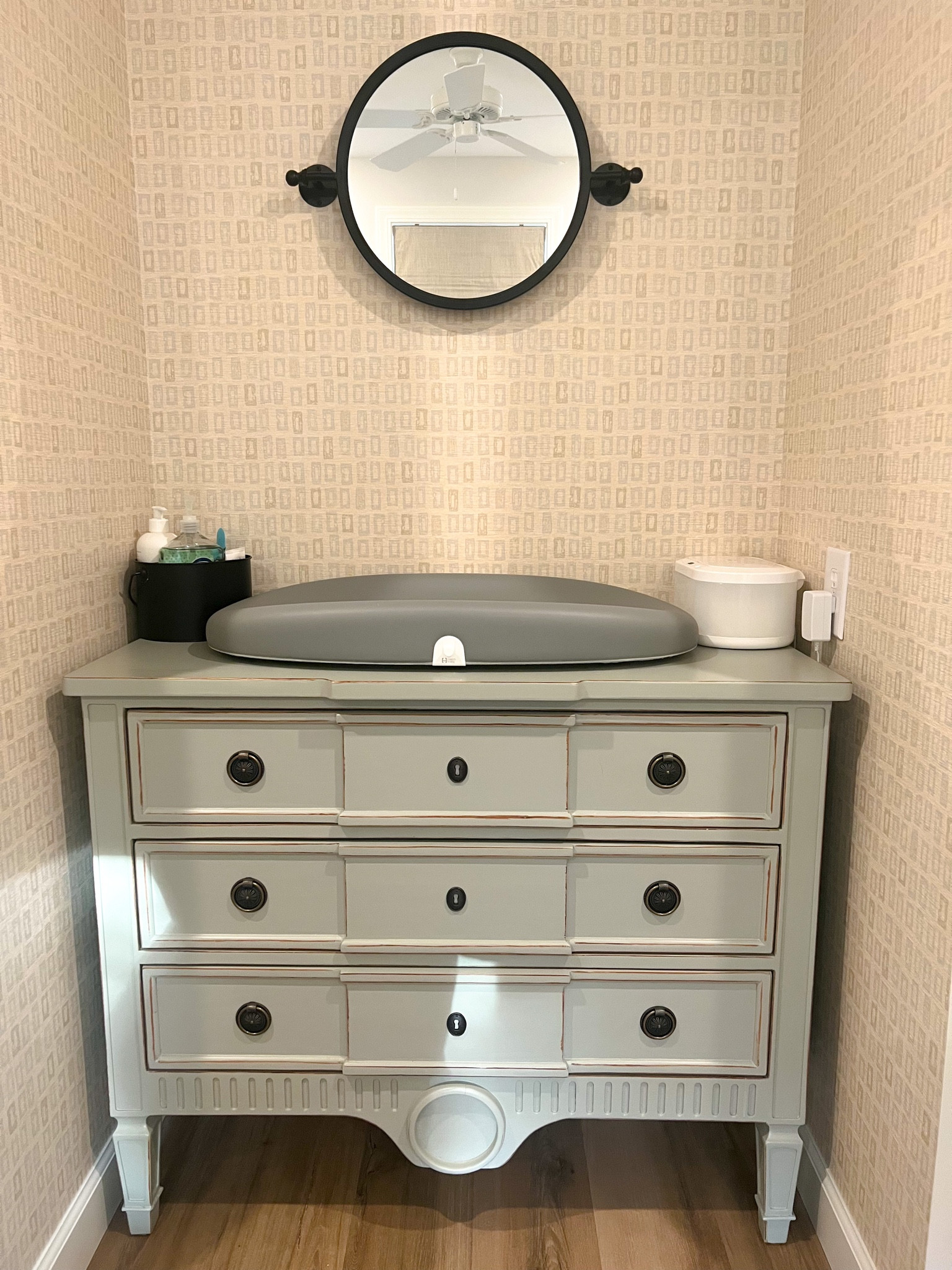 Diaper changing nook

Baby room, nursery, baby nursery, baby boy, changing station, baby decor 

#LTKbump #LTKbaby #LTKhome