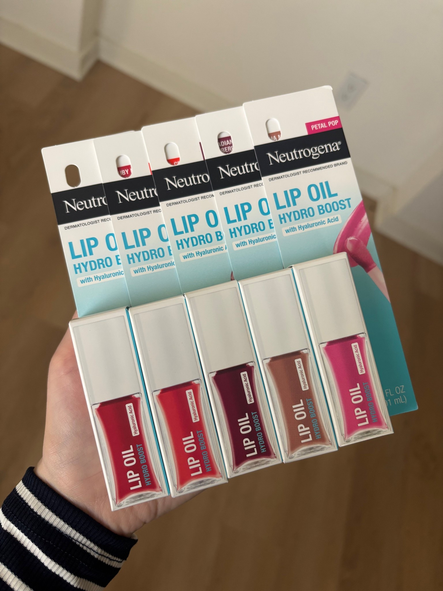 Neutrogena lip oils were just released and they’re amazing! Hydrating and perfect on top of any lipstick 💄 bright red one is currently out of stock, so I couldn’t link it :(

#LTKgrwm #LTKBeauty #LTKmorningroutine