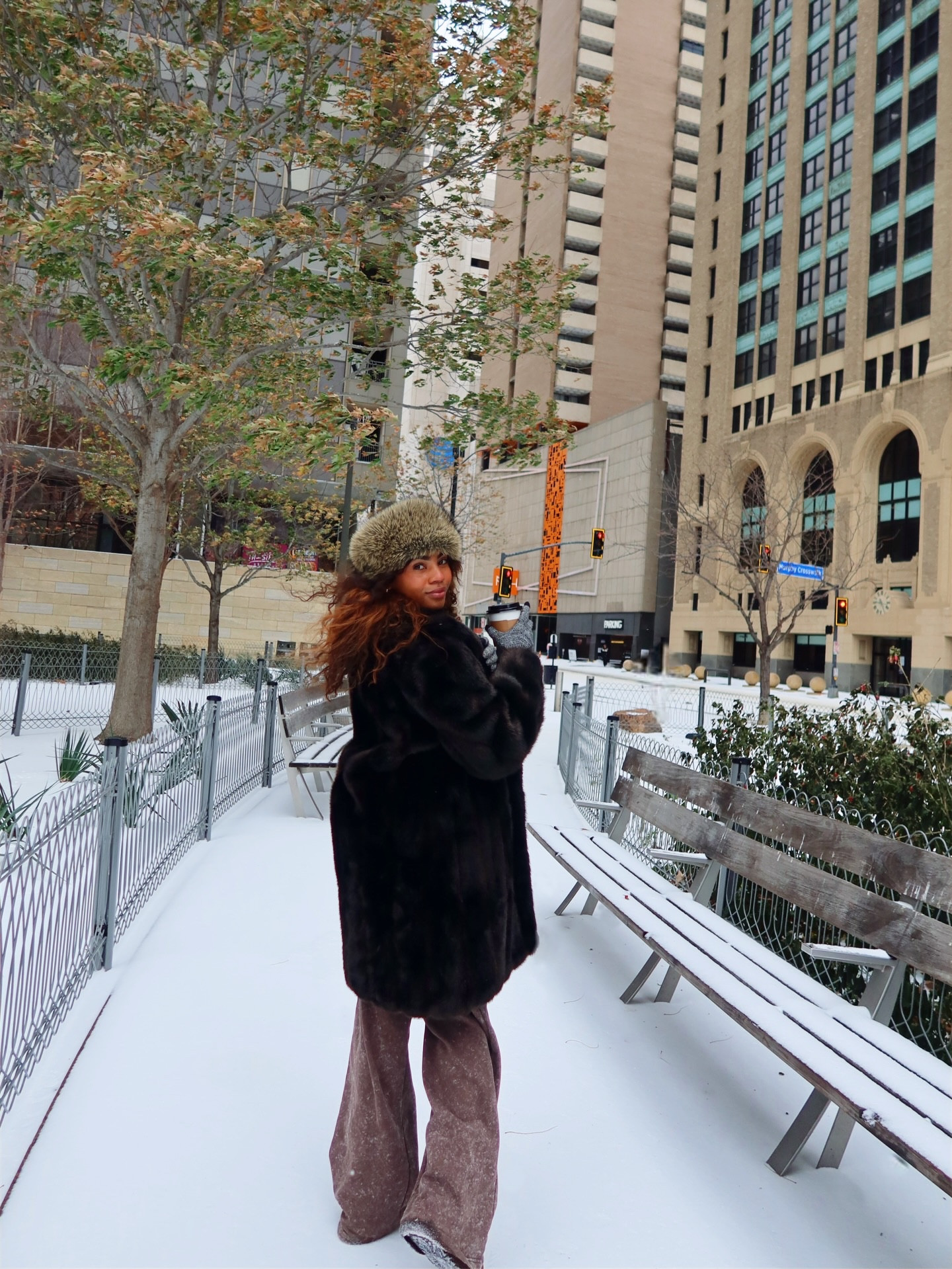 Greetings from Dallaska❄️ 
ft. @nyxcosmetics Jelly Job💖
•
•
•
•
#nyxprofessionalmakeup #dallaska #dallasinfluencer #beautyinfluencer #jellyjobgloss