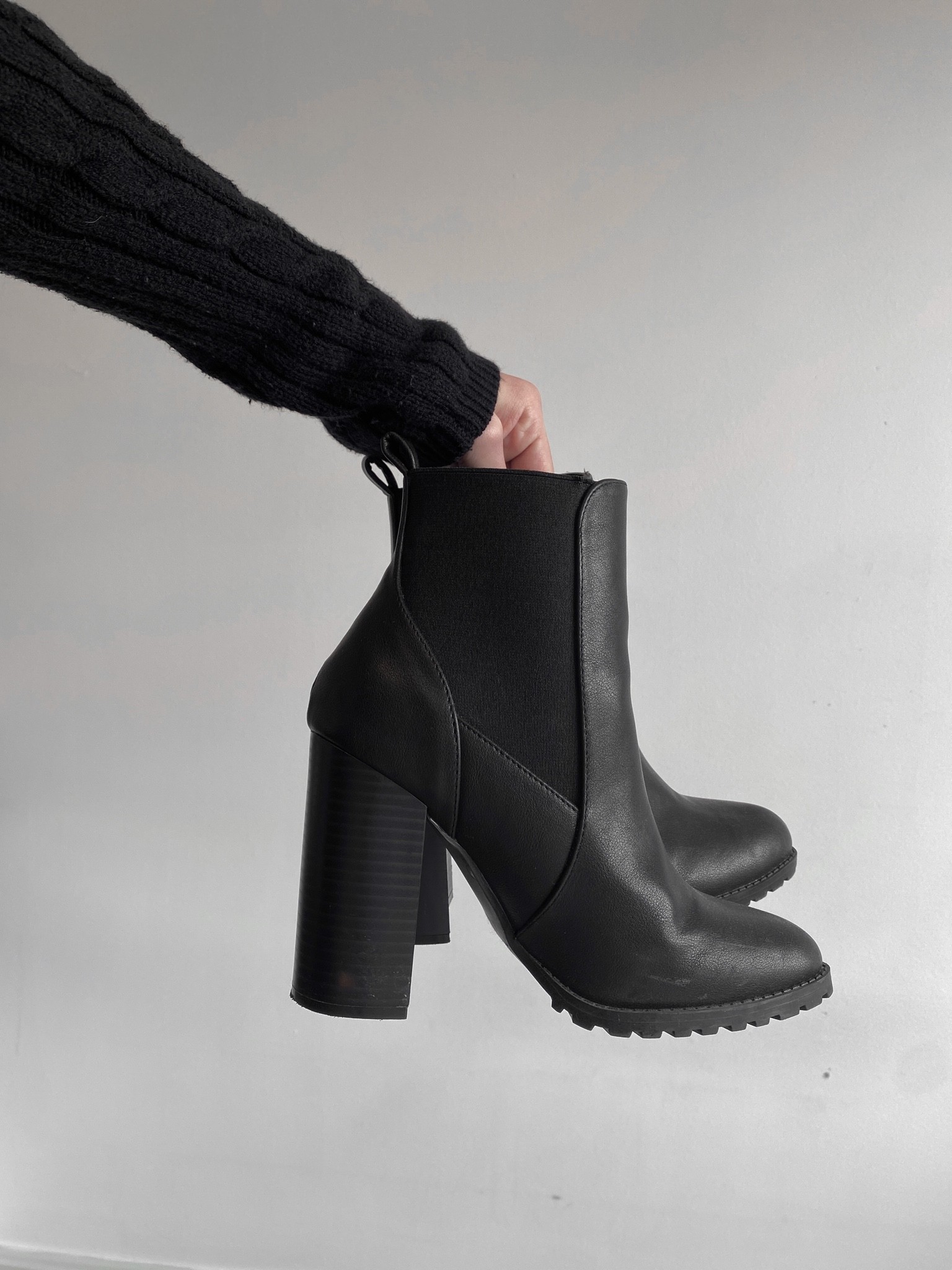 Favorite pair of boots
.
.
.
.
Black high heeled Chelsea leather ankle boots, autumn and fall shoes, staple pieces, comfortable 

#LTKshoecrush #LTKSeasonal