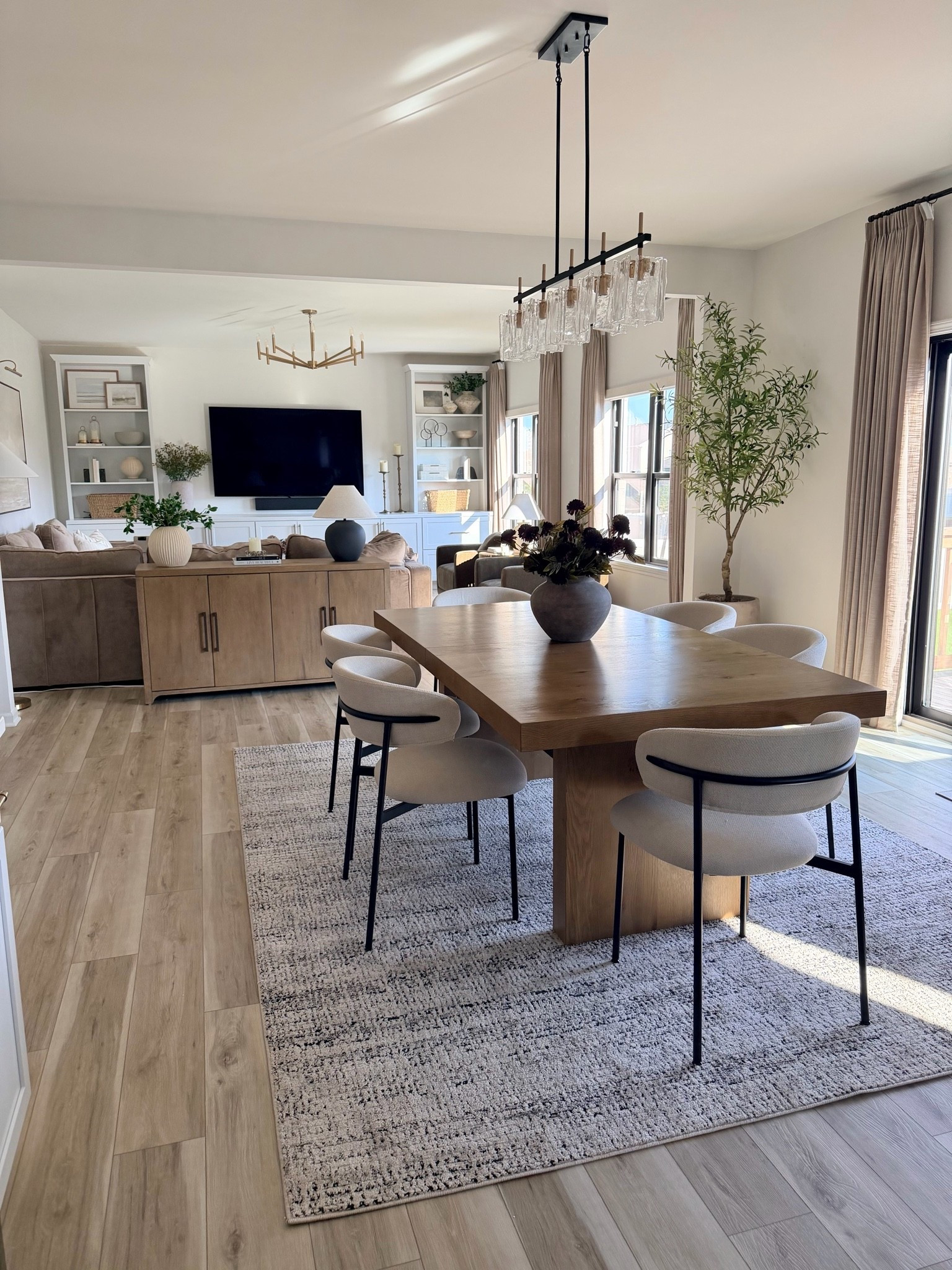 Current dining room view 🤩 my table has been going in and out of stock but I linked a similar one

#LTKHome #LTKSaleAlert