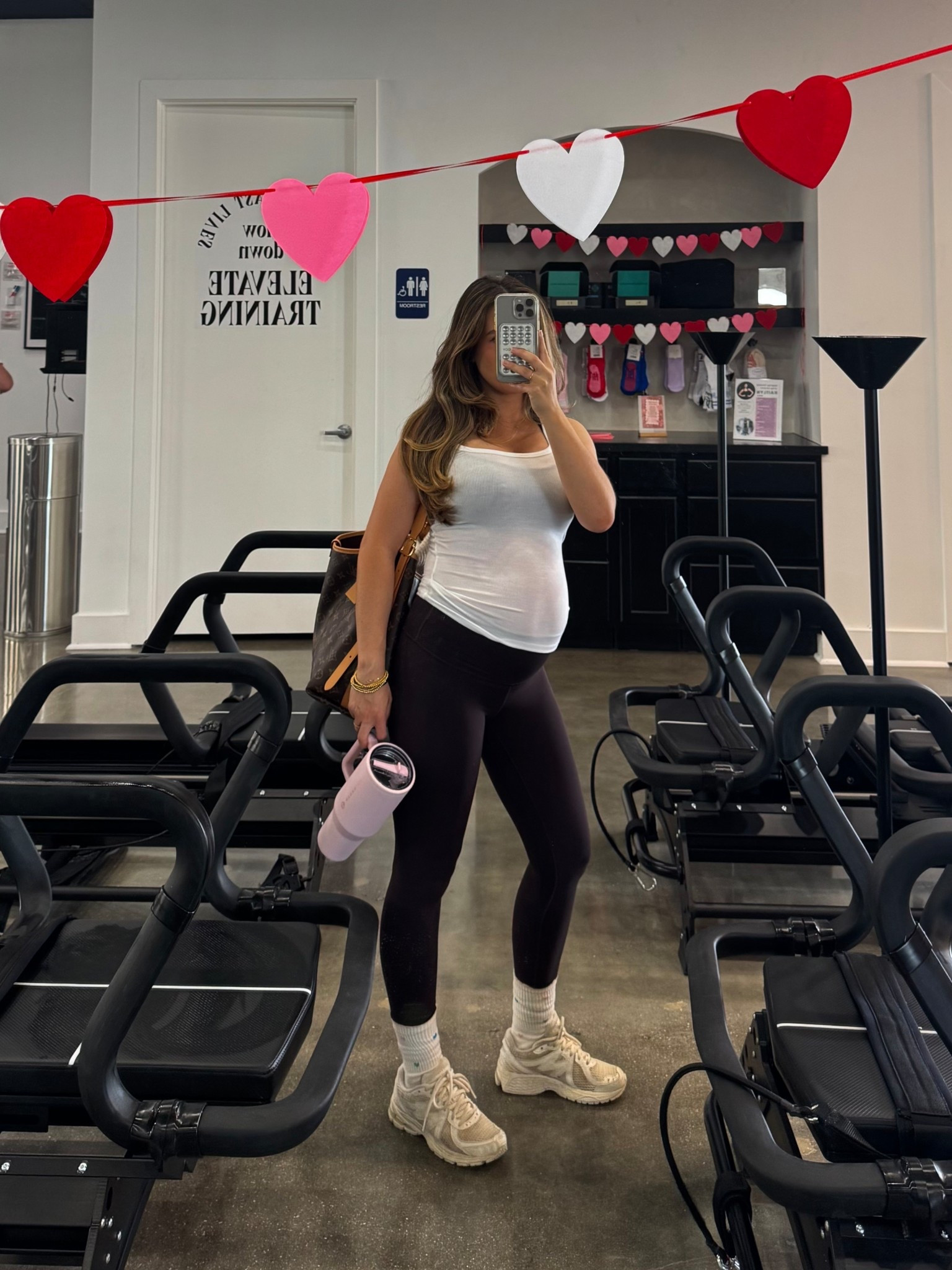 Last day of the 2nd trimester 🤗 wearing all of my normal sizes except for the tank, which I sized up one extra size in

#LTKootd #LTKBump #LTKActive