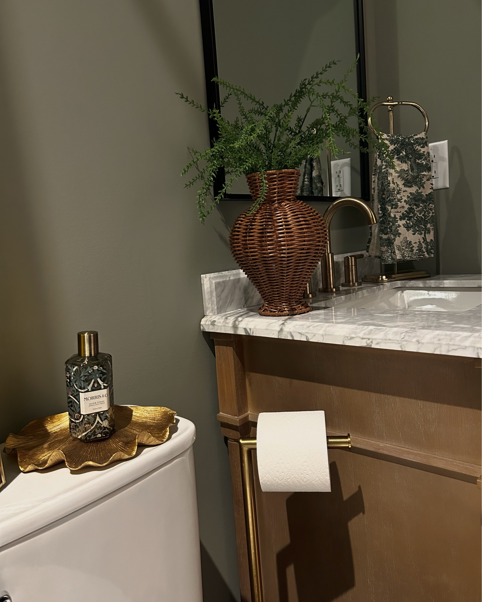 POV: you didn’t expect a bathroom moment to turn into a full home edit… but here we are 🤍✨

#LTKSeasonal #LTKHome #LTKselfcare